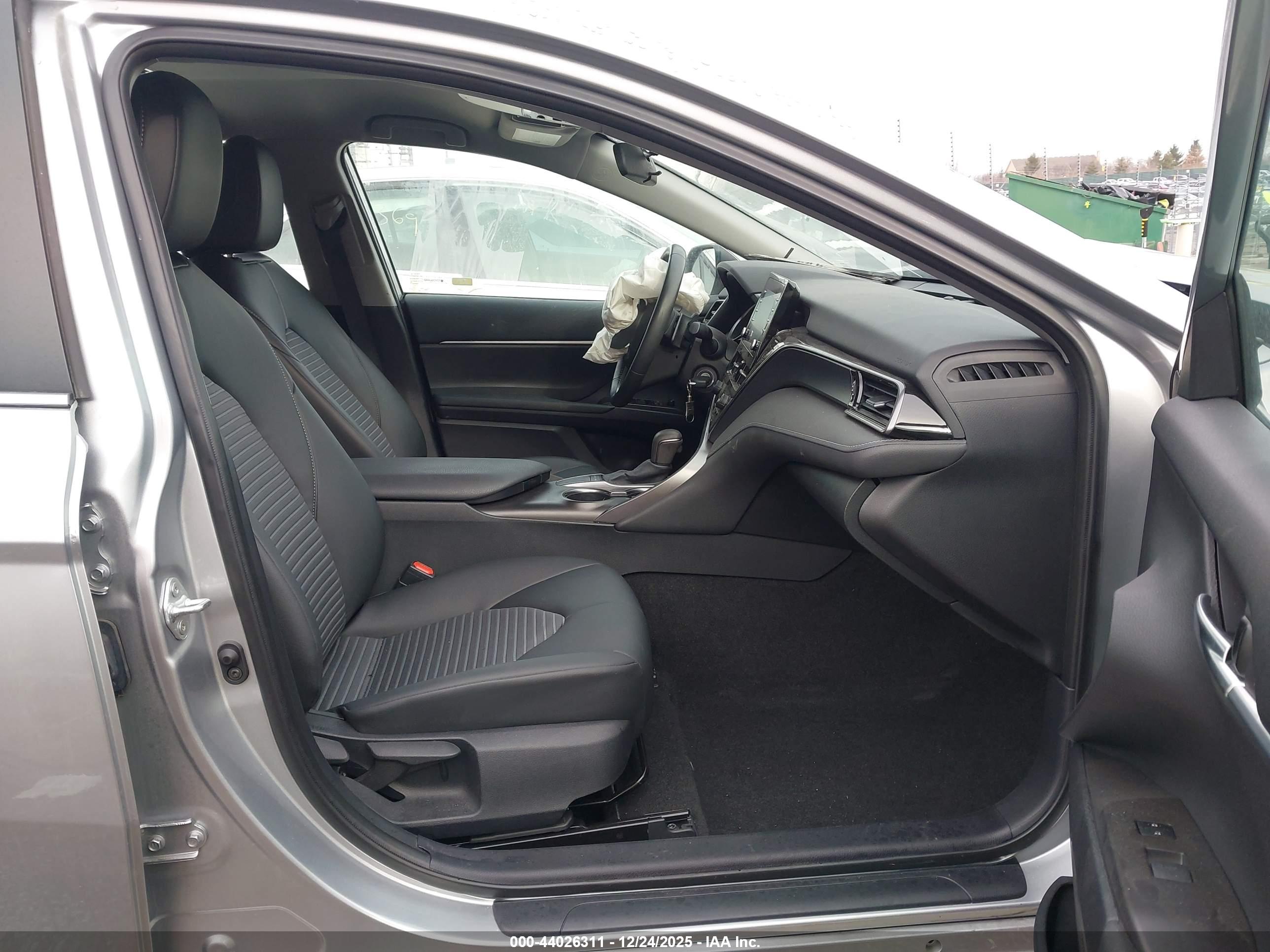 TOYOTA CAMRY image 5