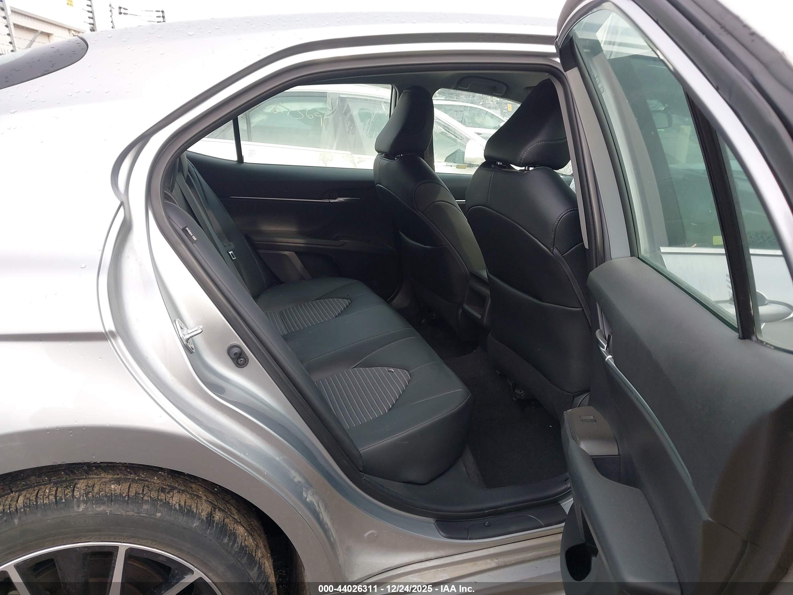 TOYOTA CAMRY image 8