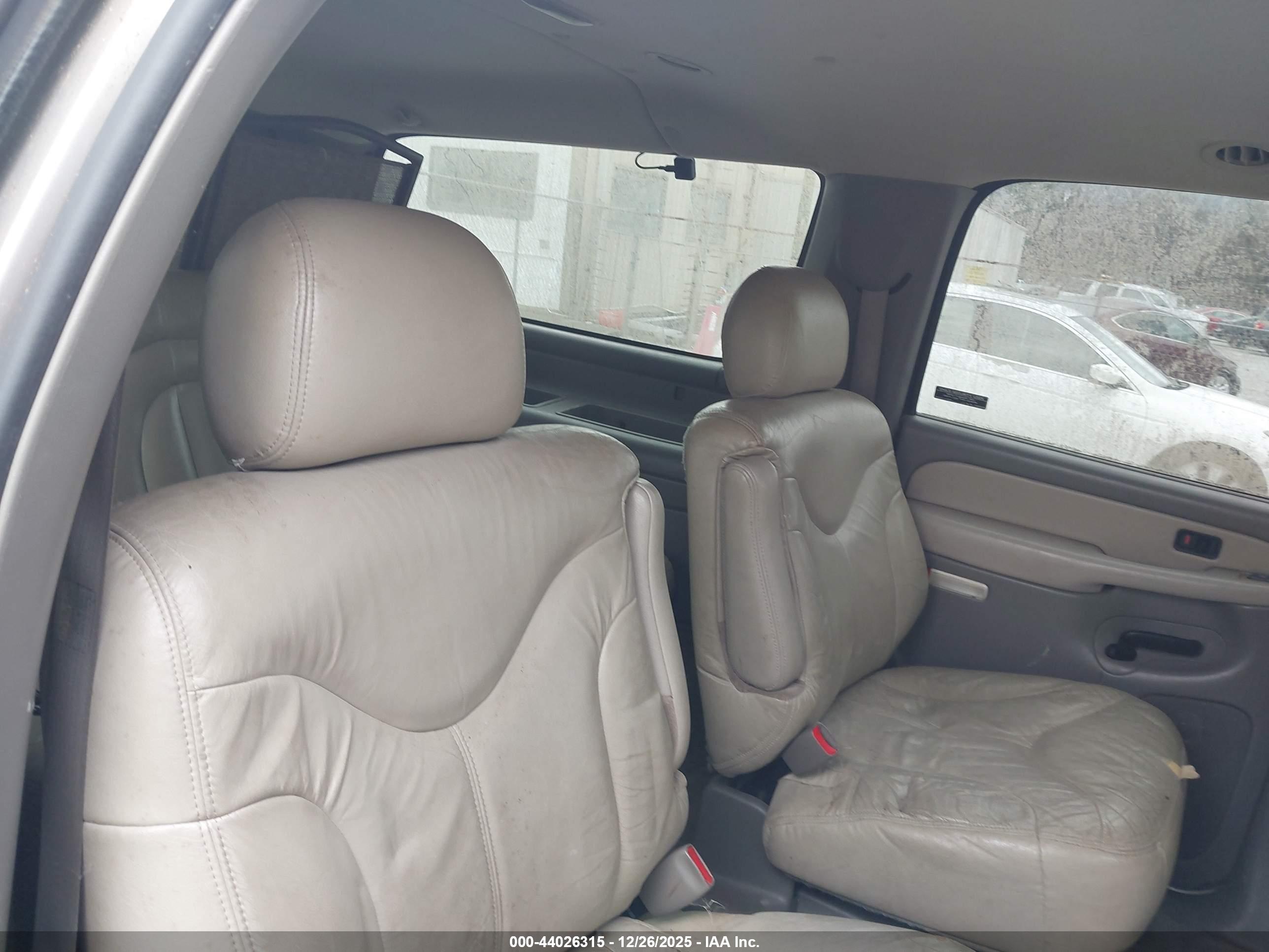 GMC YUKON image 8
