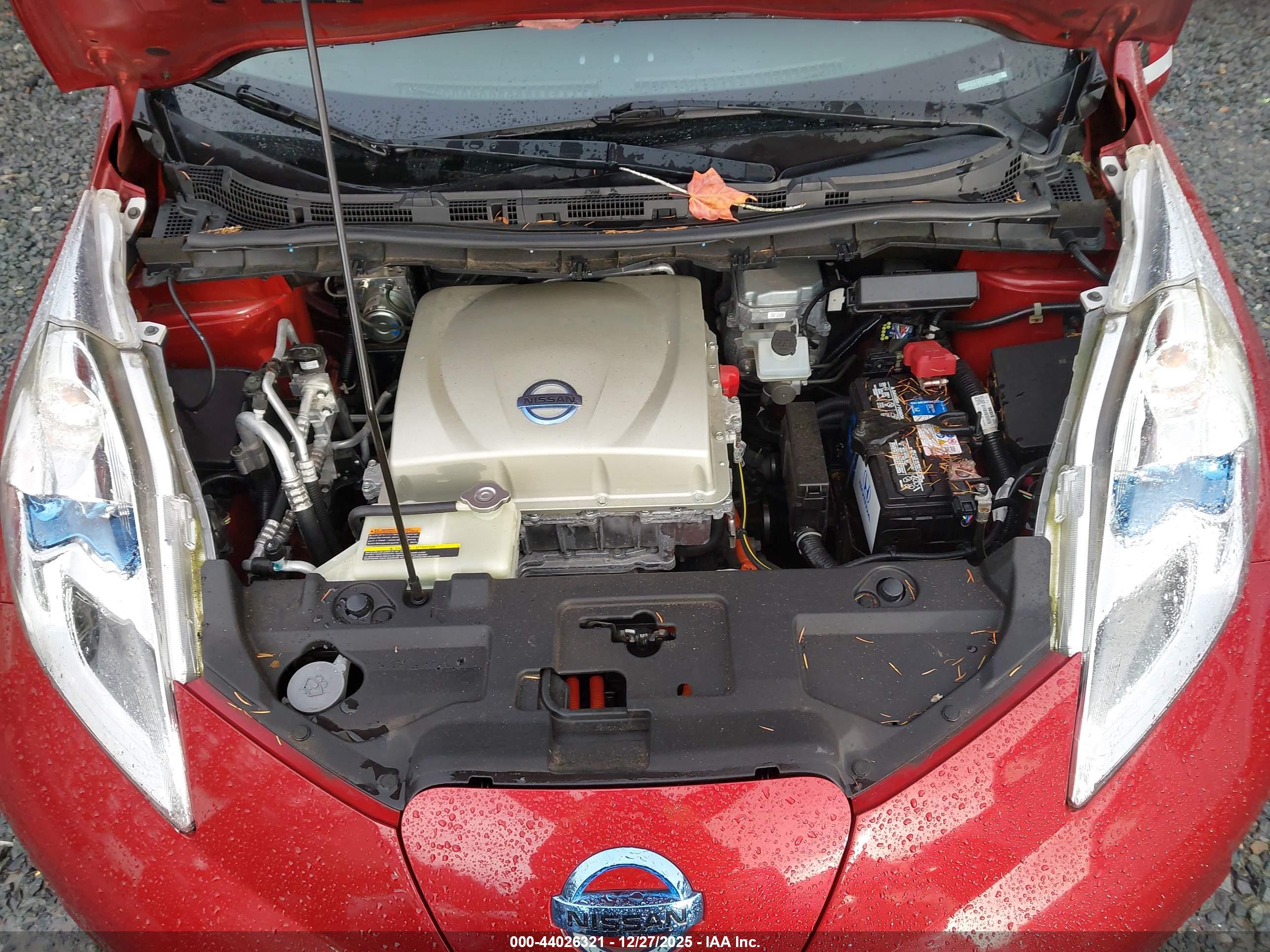 NISSAN LEAF image 10