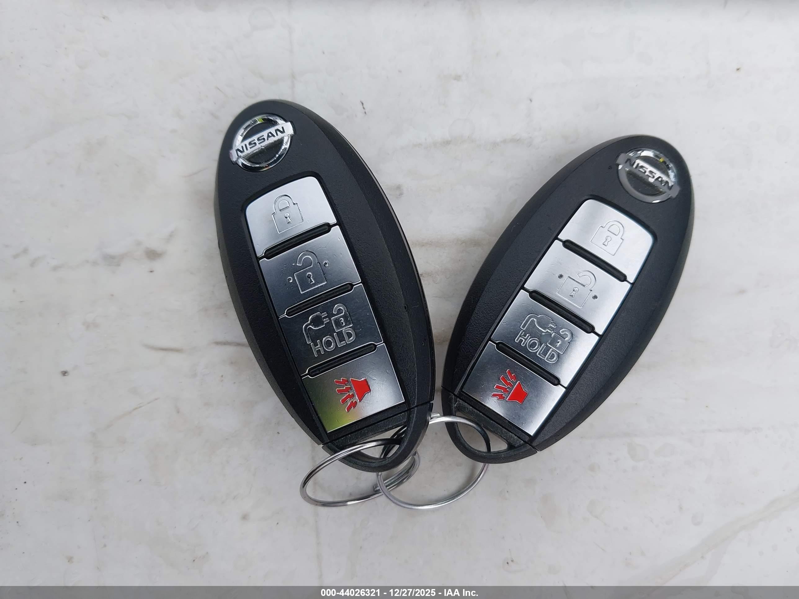 NISSAN LEAF image 11