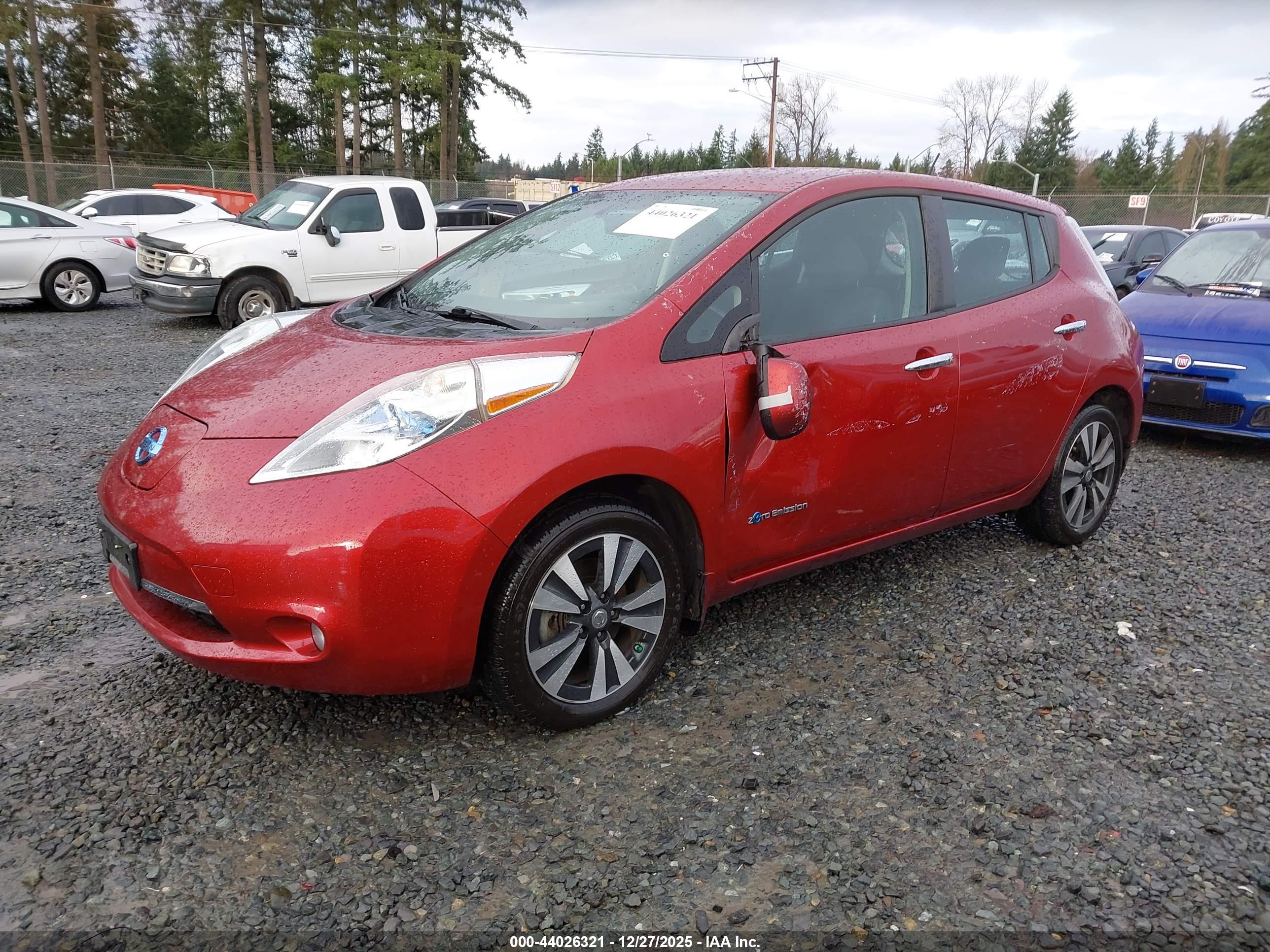 NISSAN LEAF image 2