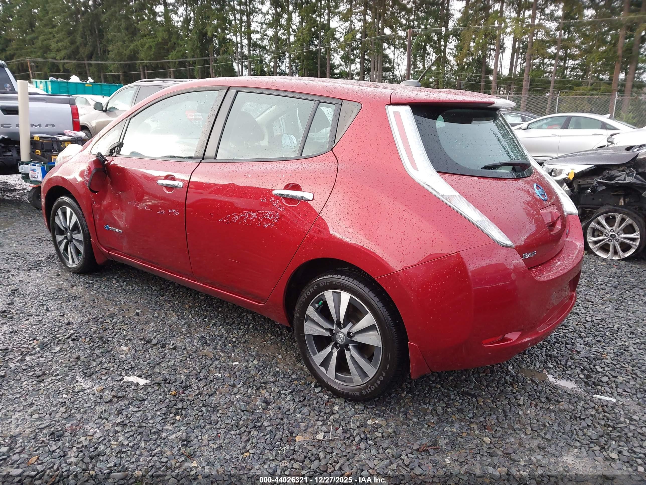 NISSAN LEAF image 3