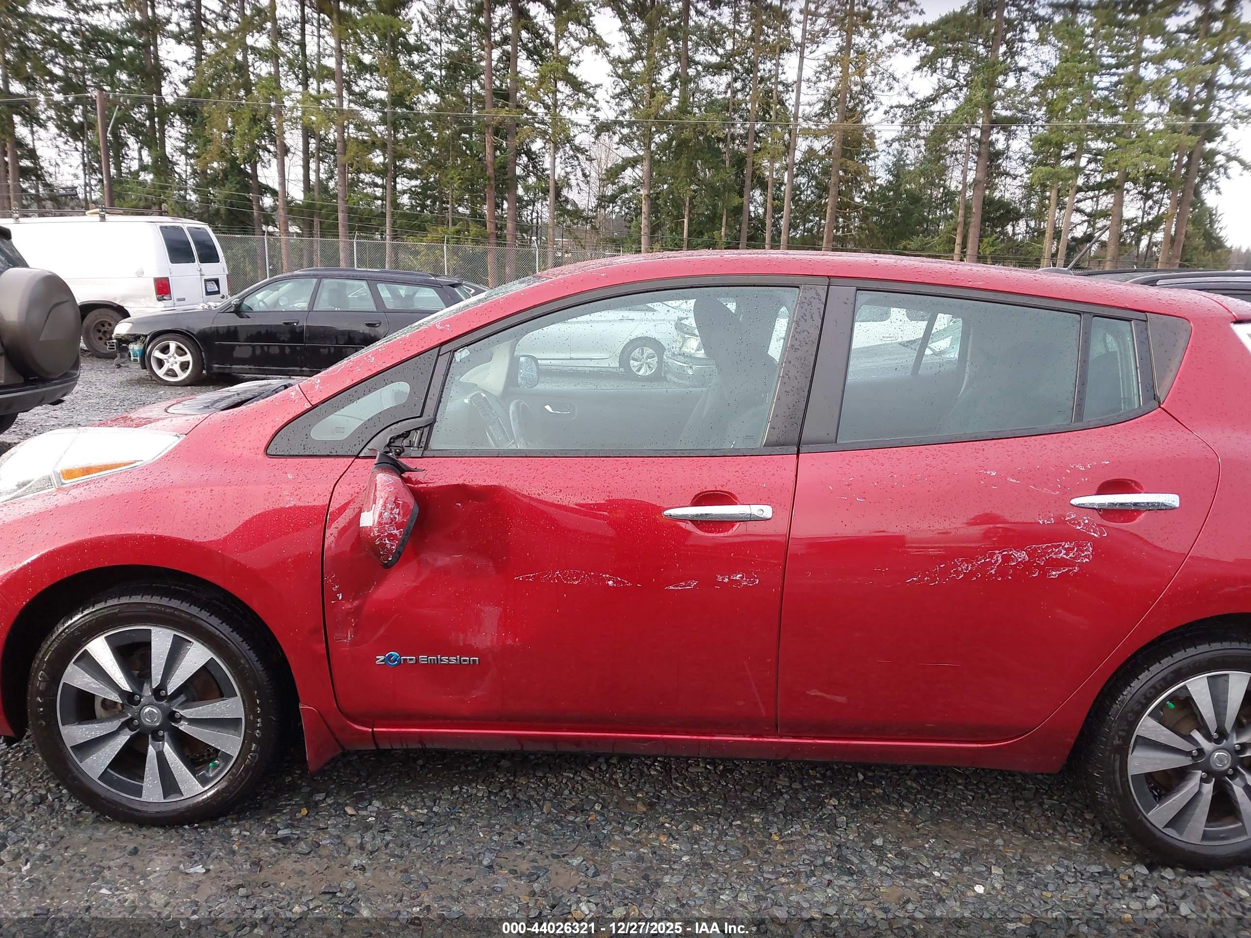 NISSAN LEAF image 6