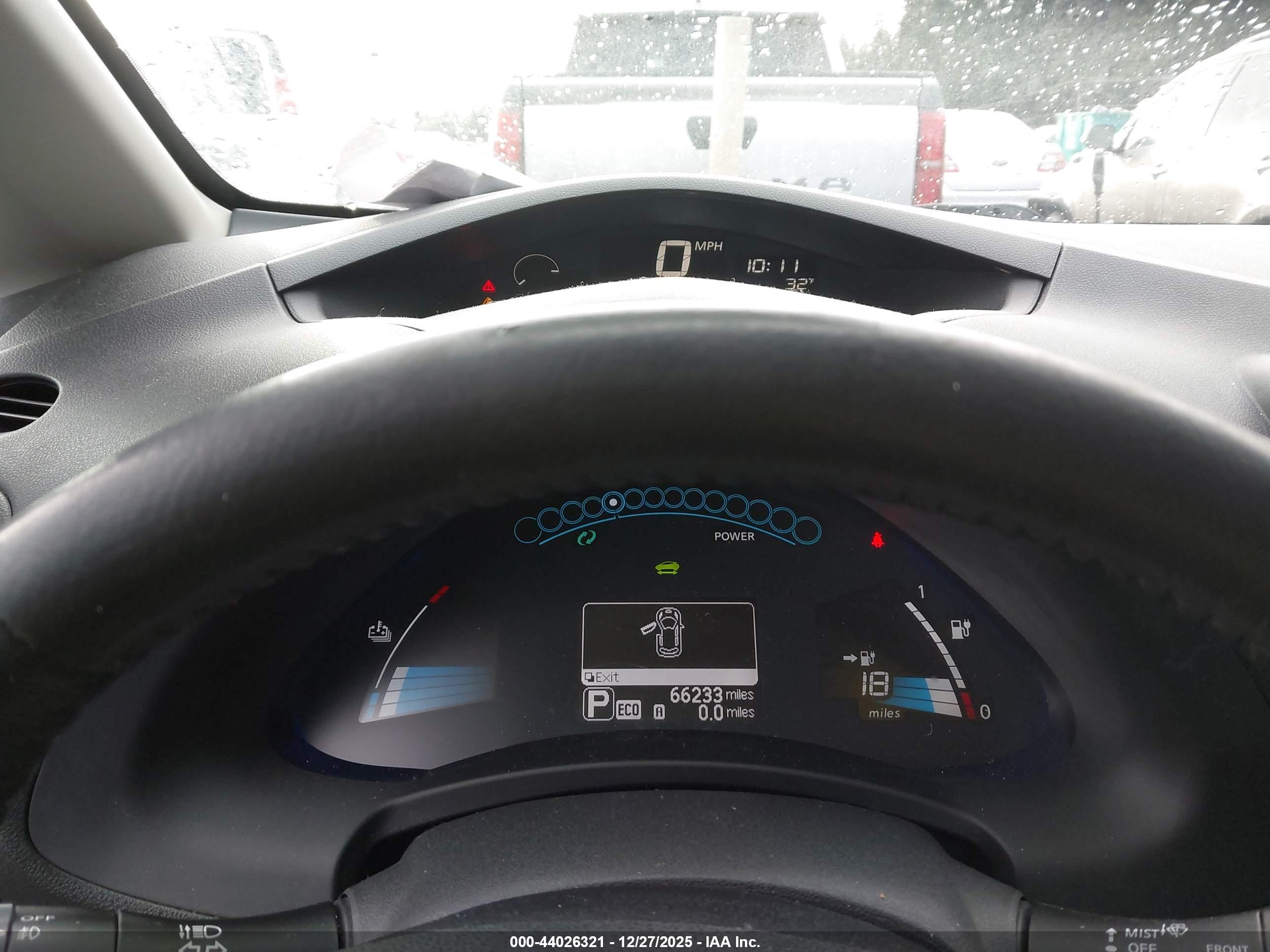 NISSAN LEAF image 7