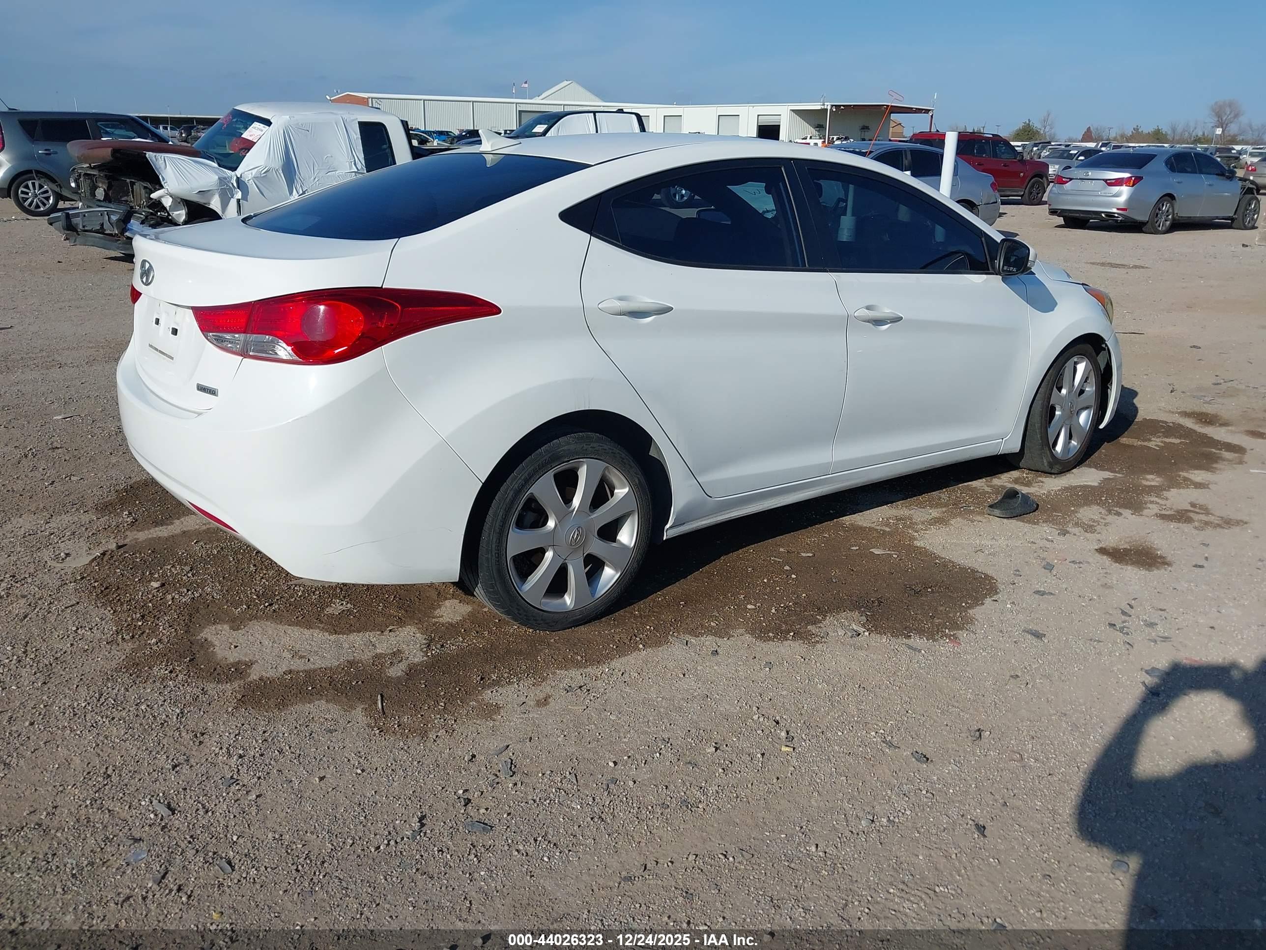 HYUNDAI ELANTRA image 4