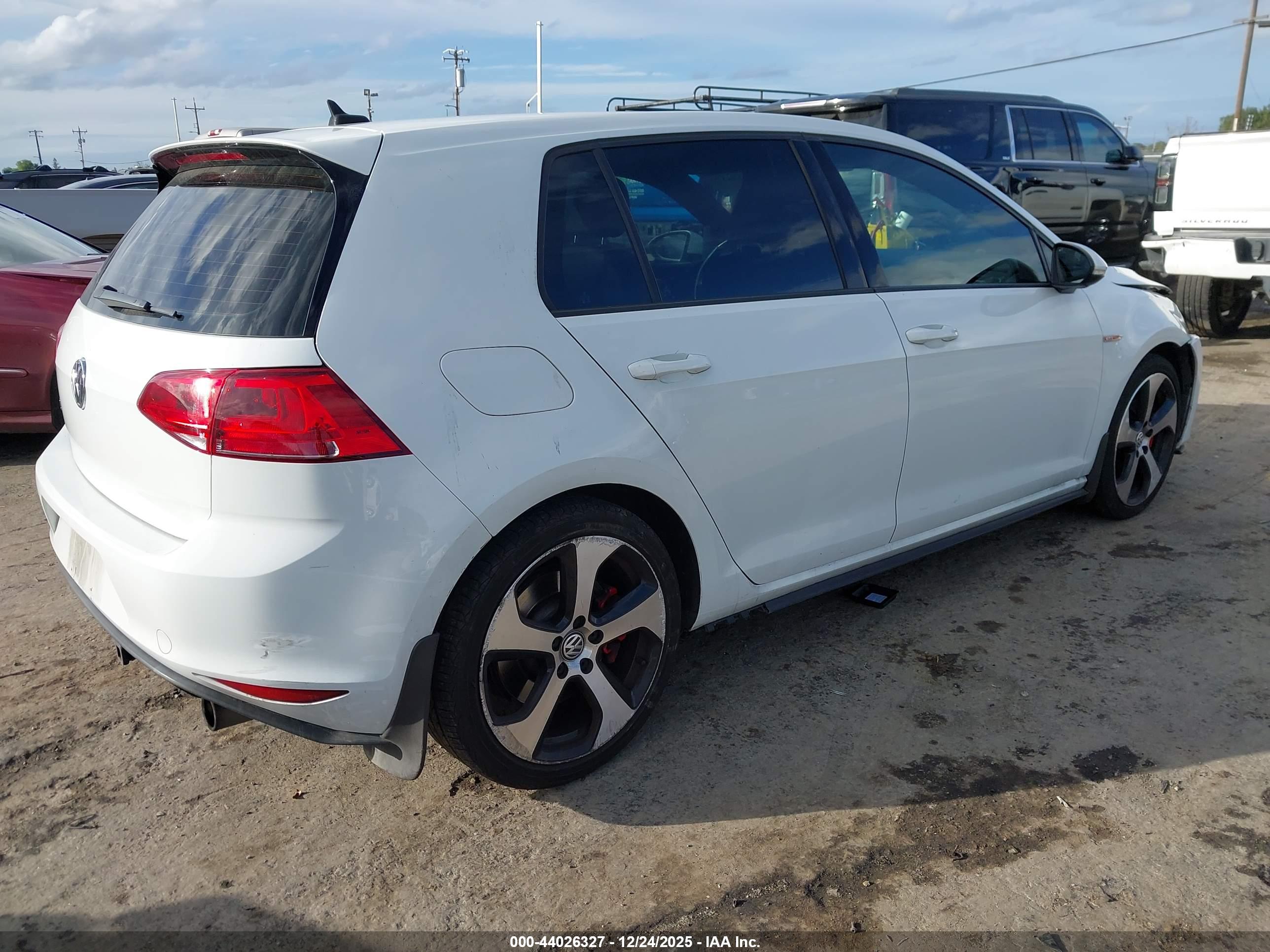 VOLKSWAGEN GOLF image 4