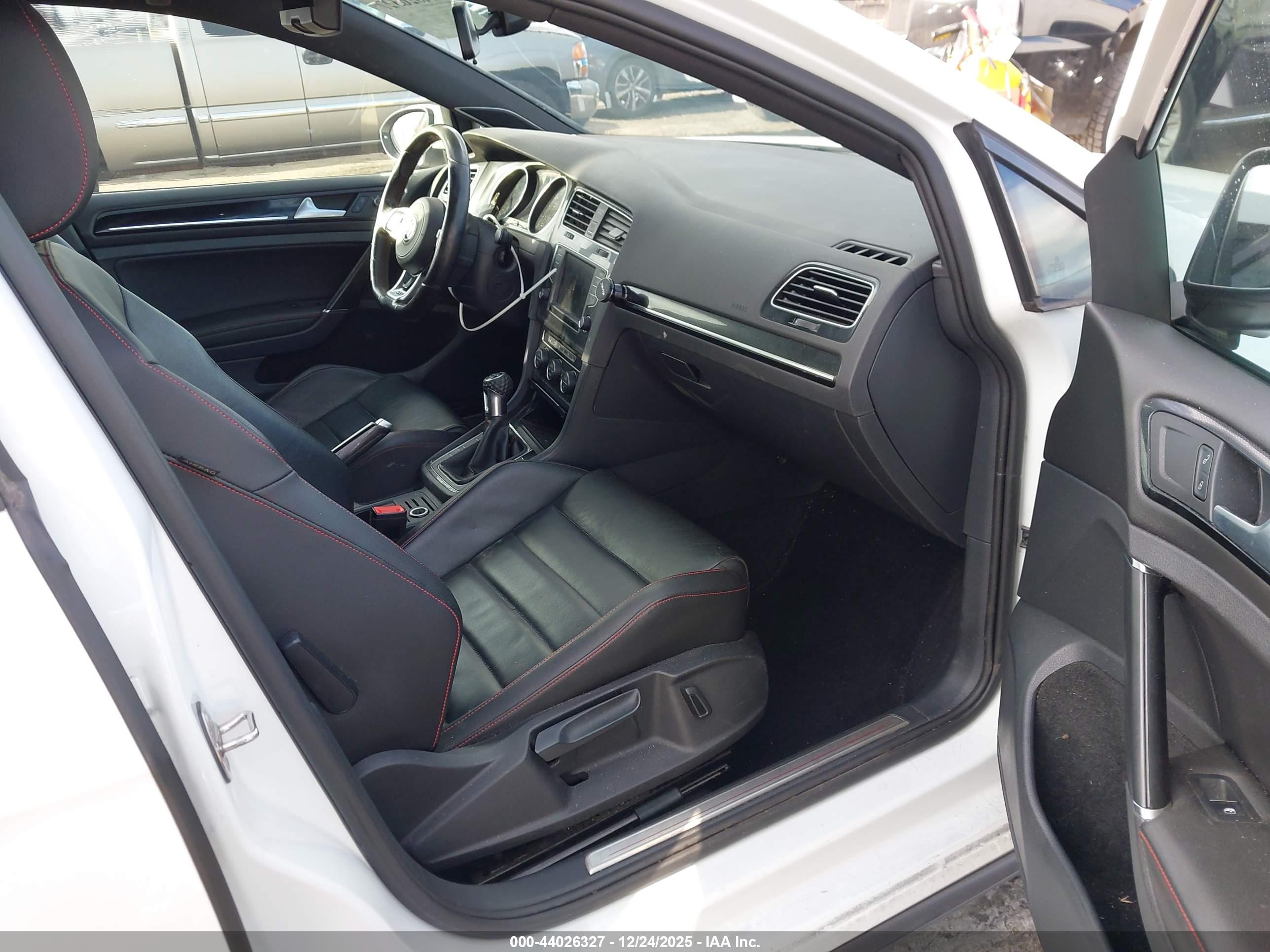 VOLKSWAGEN GOLF image 5