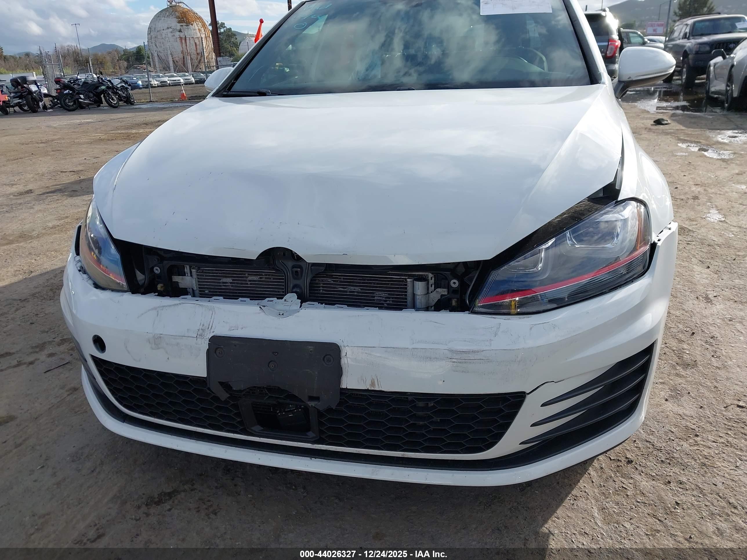 VOLKSWAGEN GOLF image 6