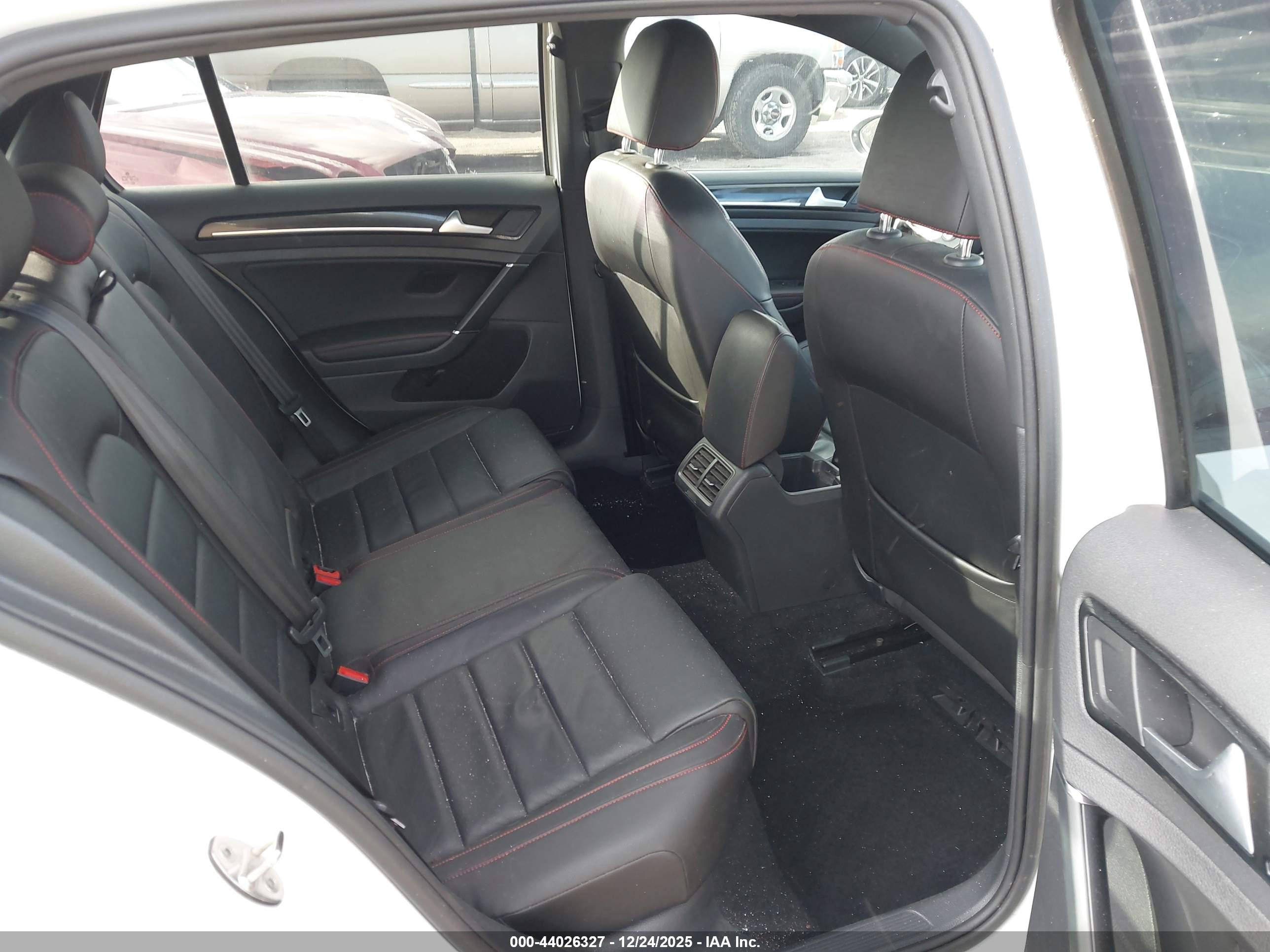 VOLKSWAGEN GOLF image 8