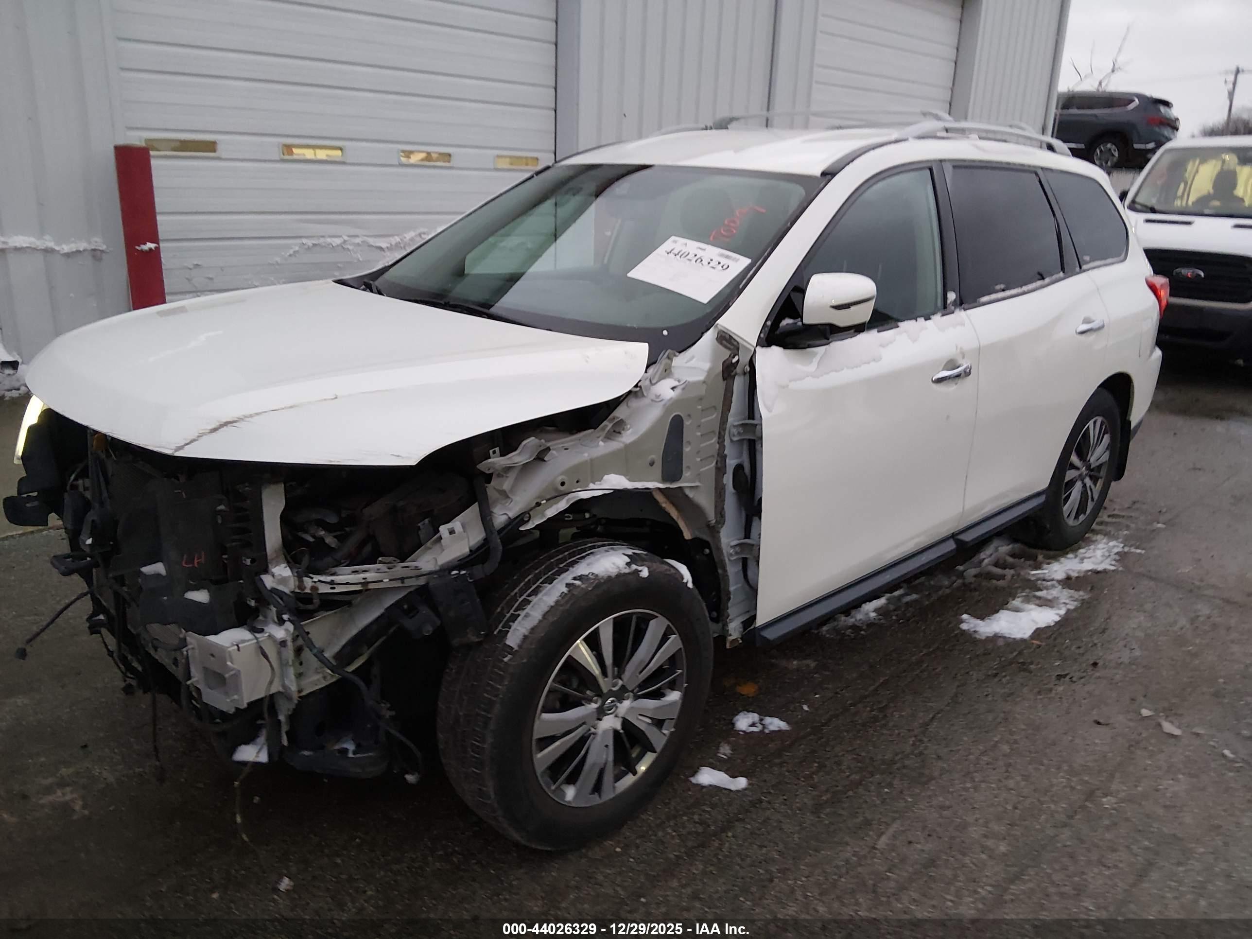 NISSAN PATHFINDER image 2