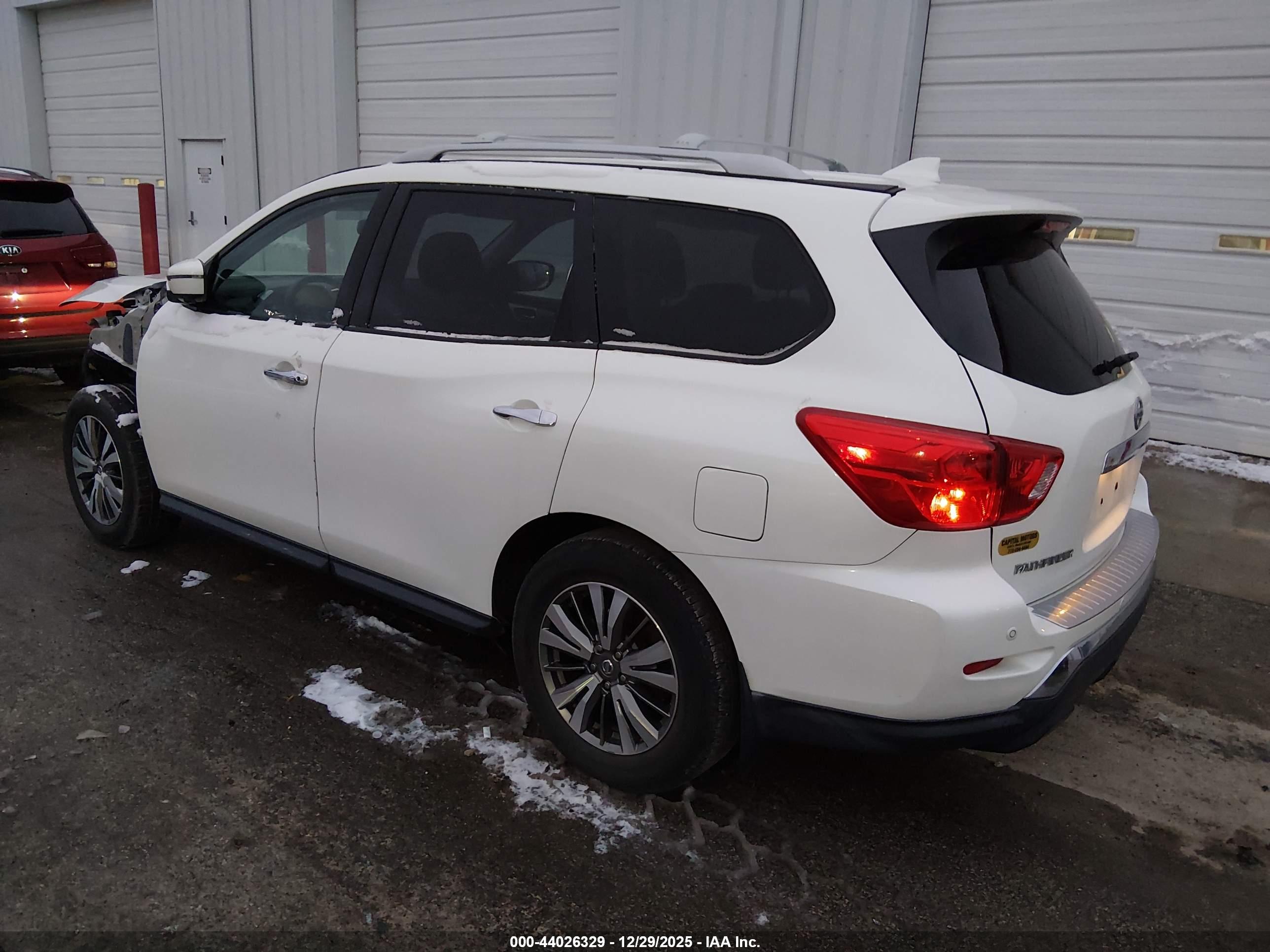 NISSAN PATHFINDER image 3