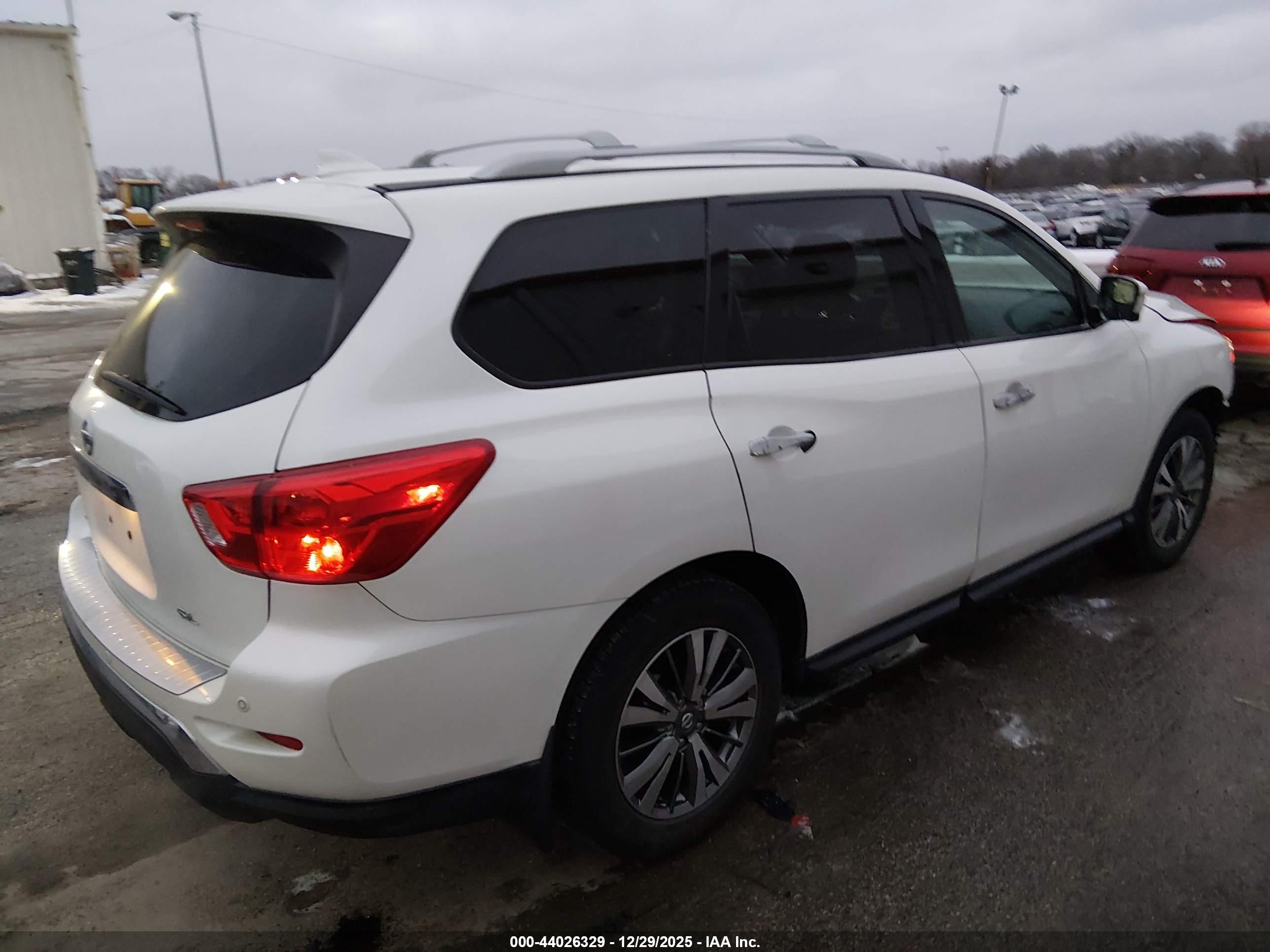 NISSAN PATHFINDER image 4