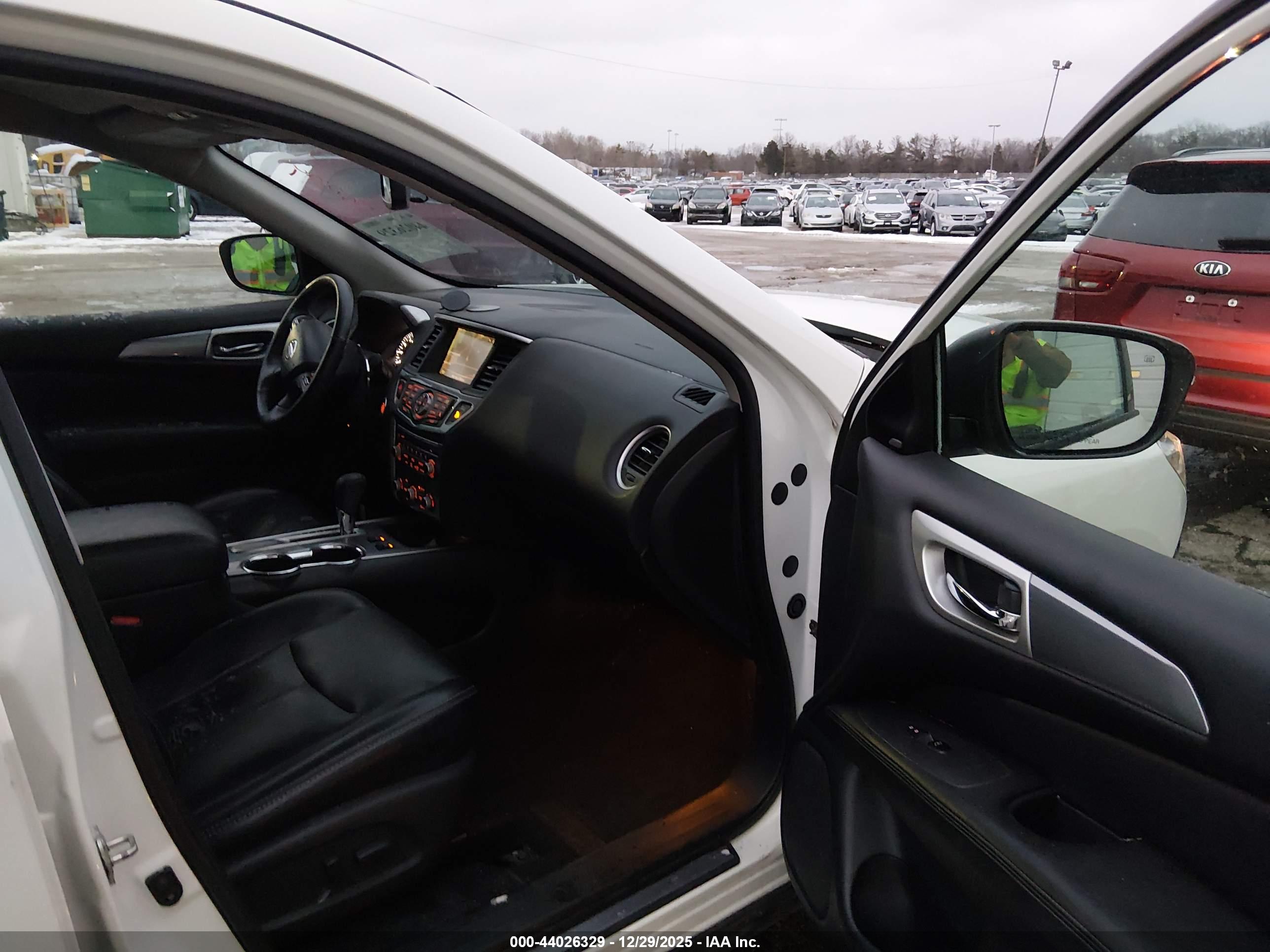 NISSAN PATHFINDER image 5