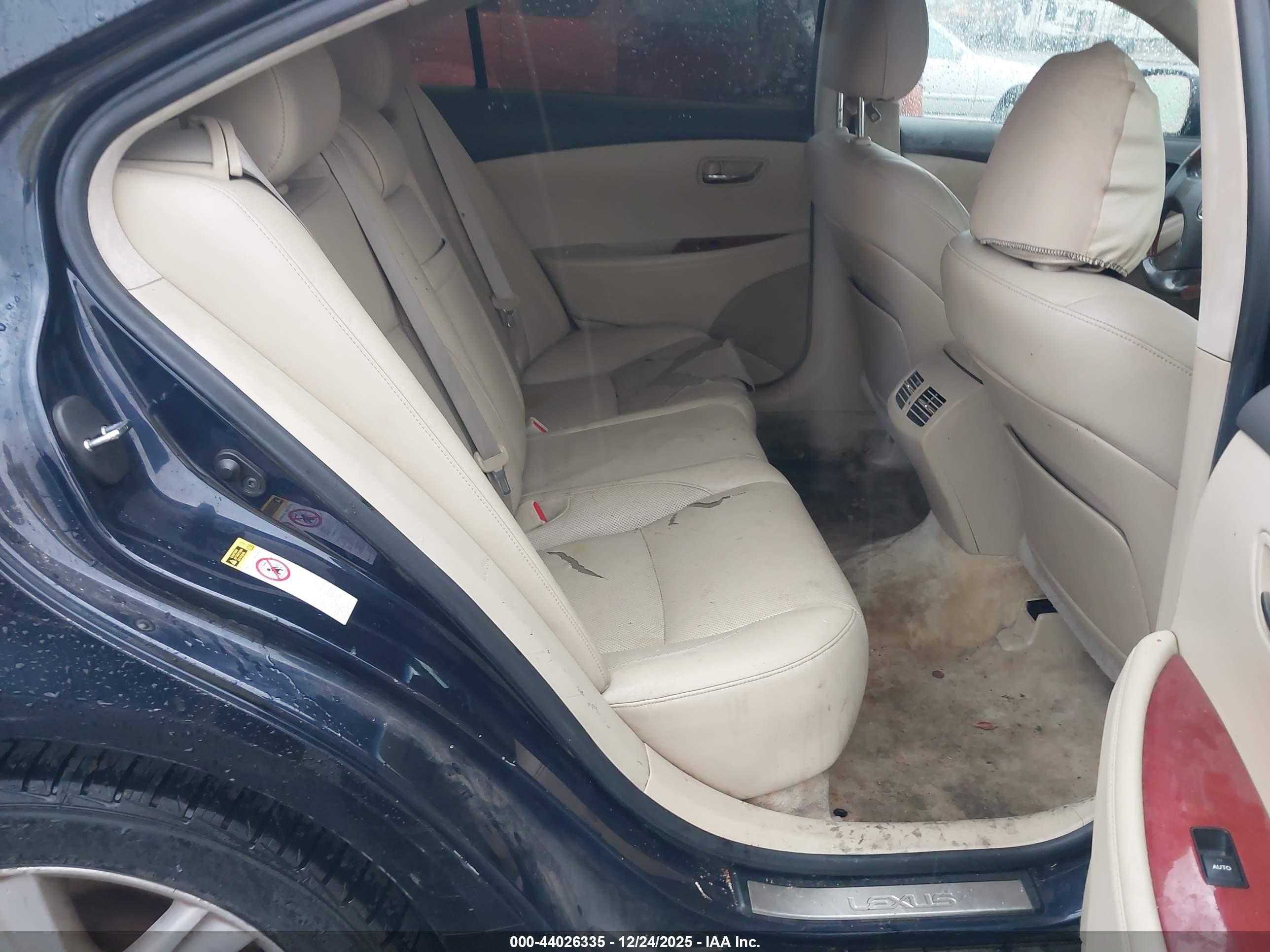 LEXUS ES image 8