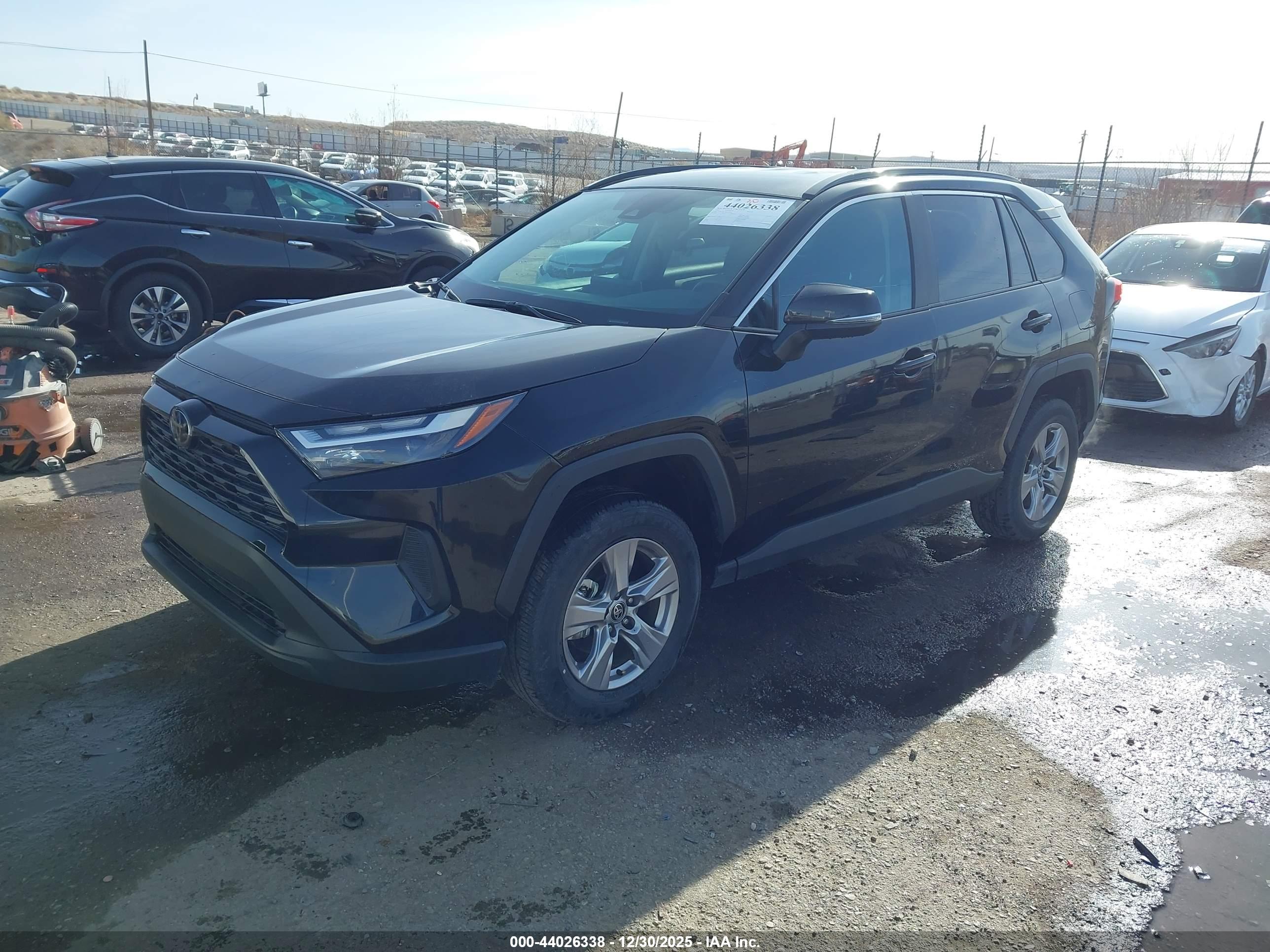 TOYOTA RAV4 image 2