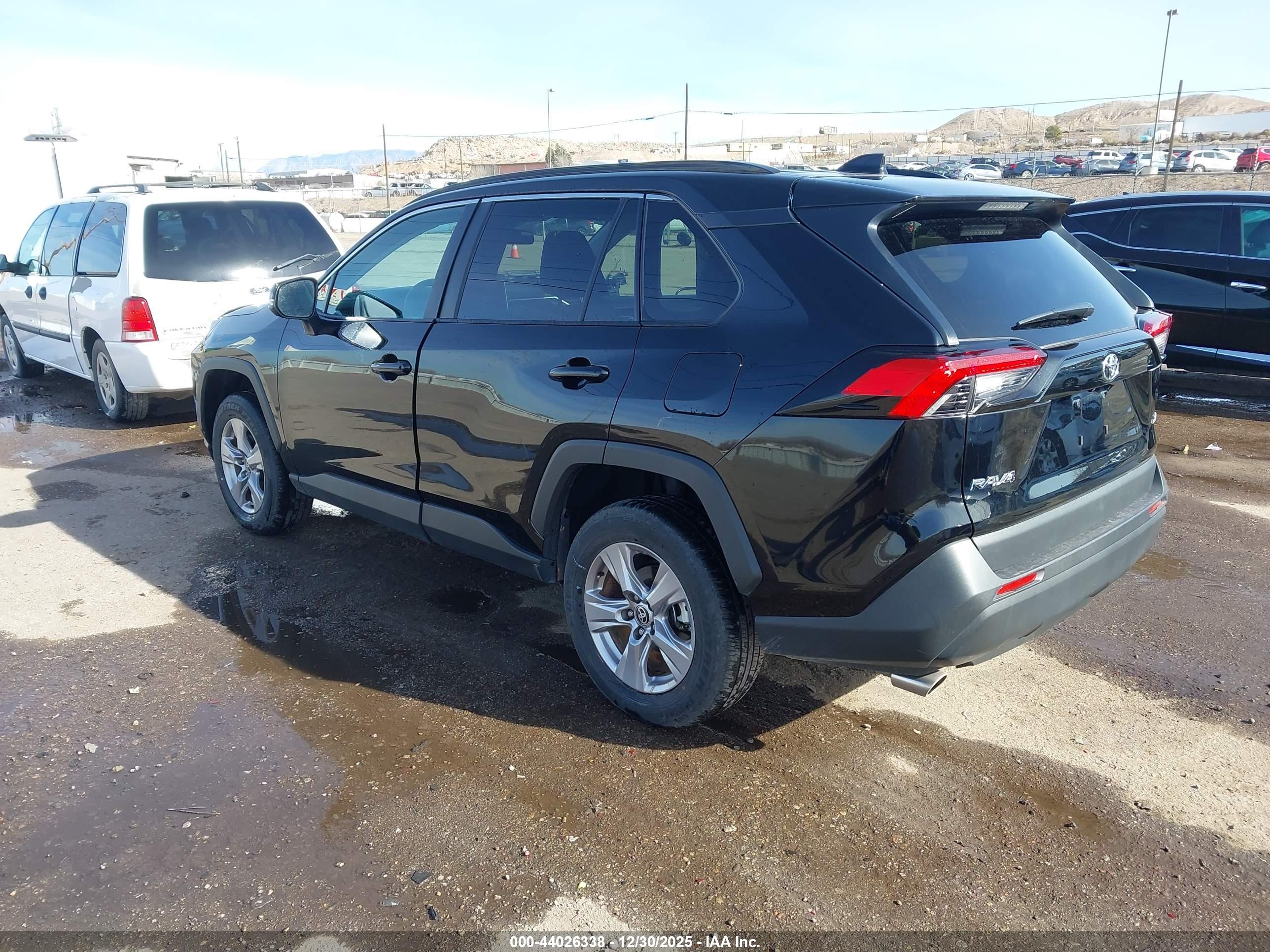 TOYOTA RAV4 image 3