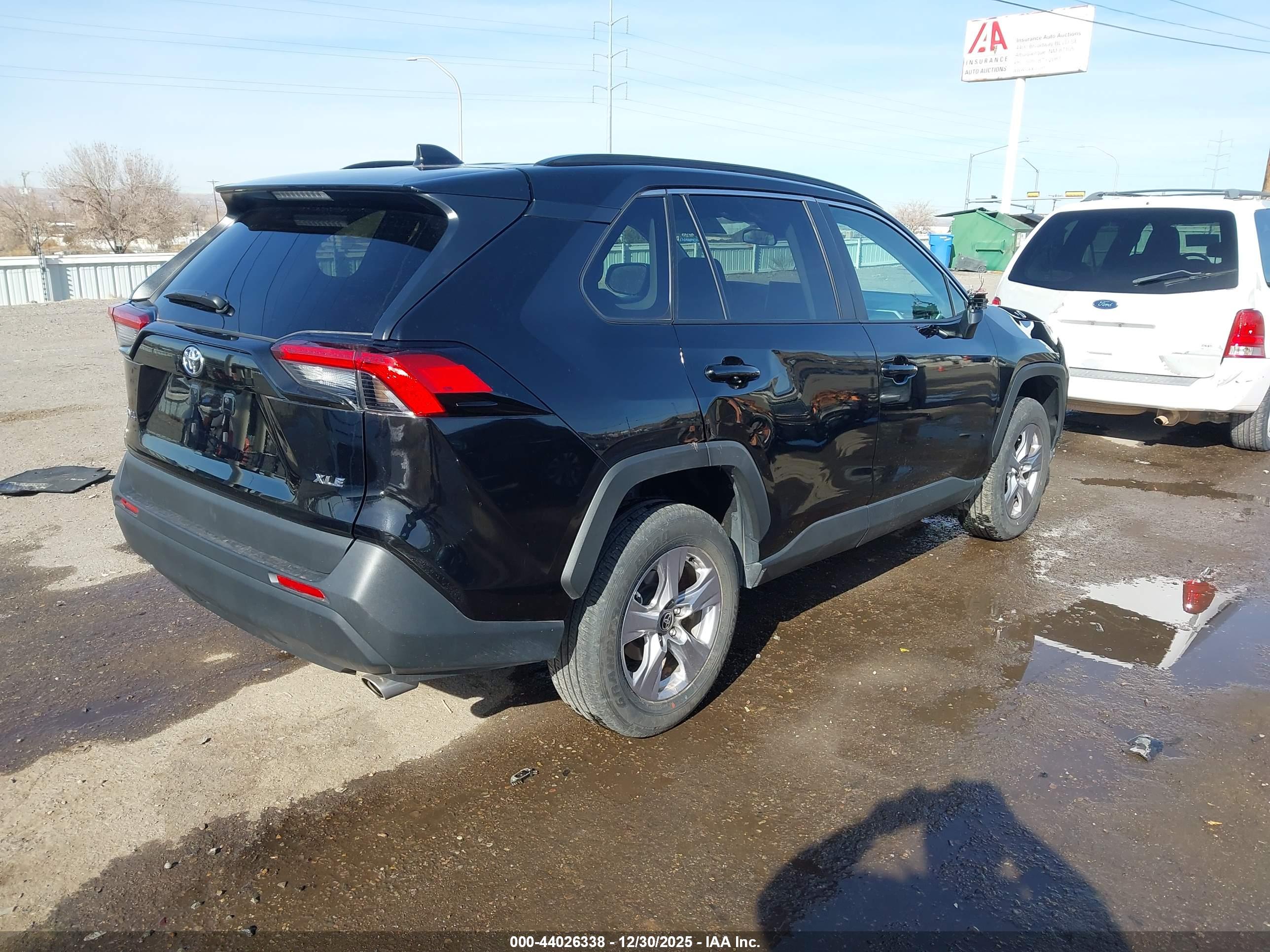 TOYOTA RAV4 image 4