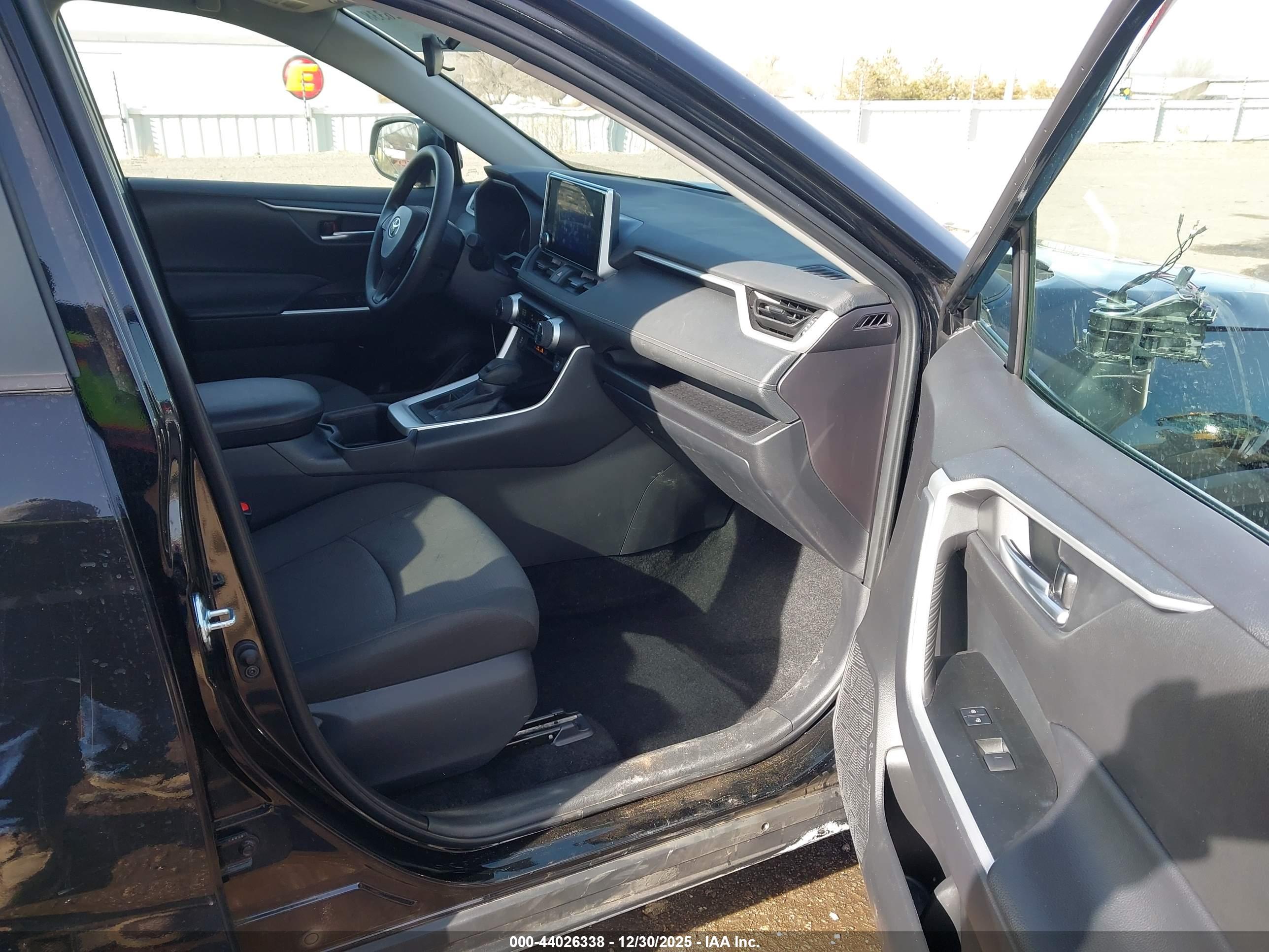 TOYOTA RAV4 image 5