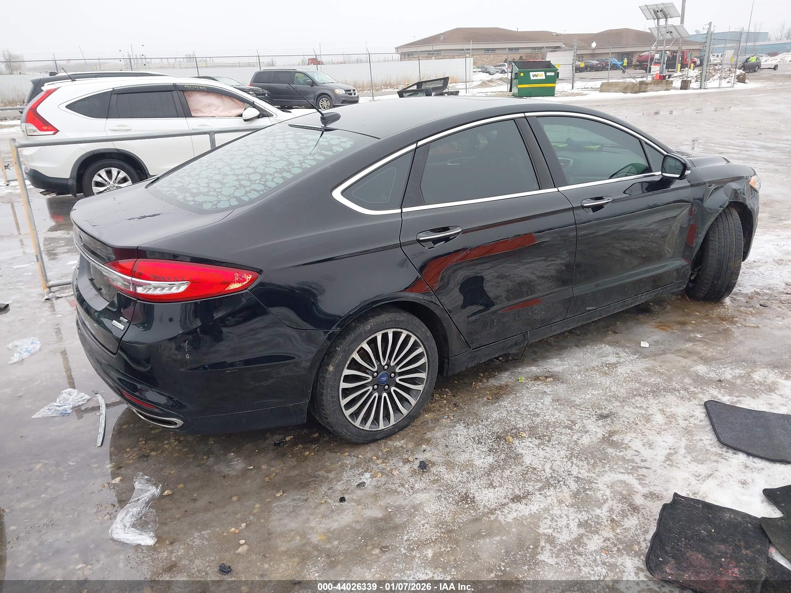 FORD FUSION image 4
