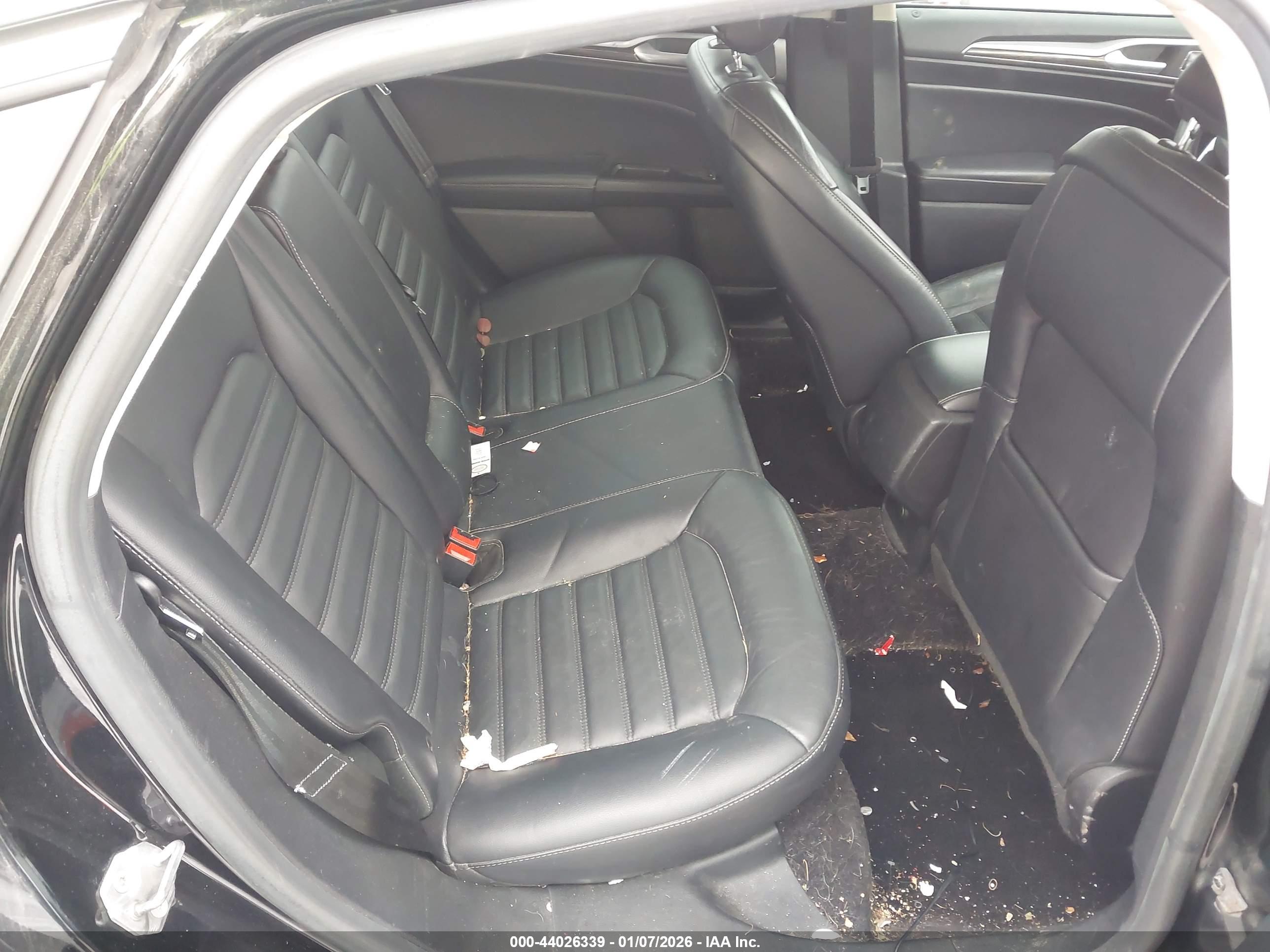 FORD FUSION image 8