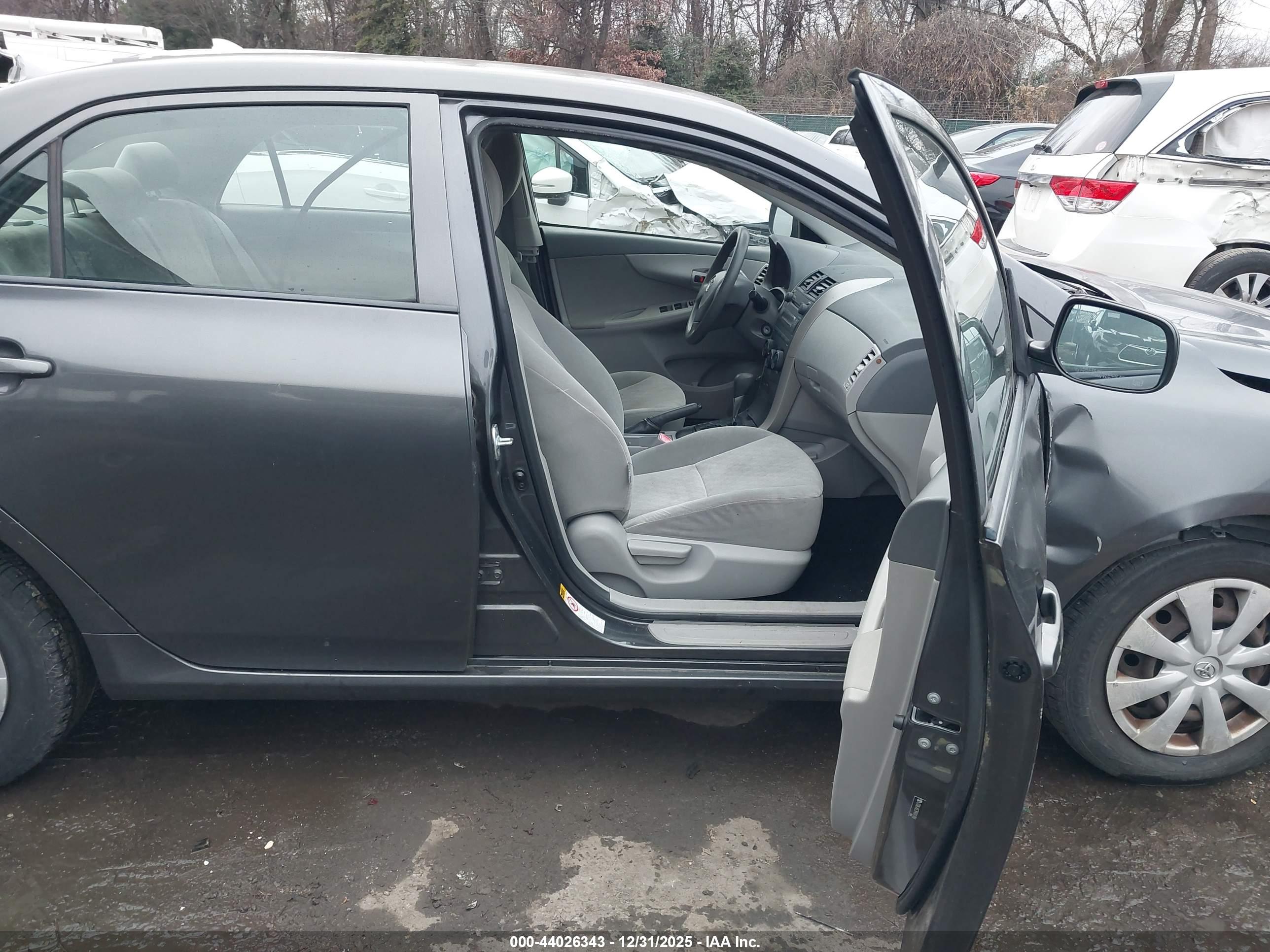 TOYOTA COROLLA image 5