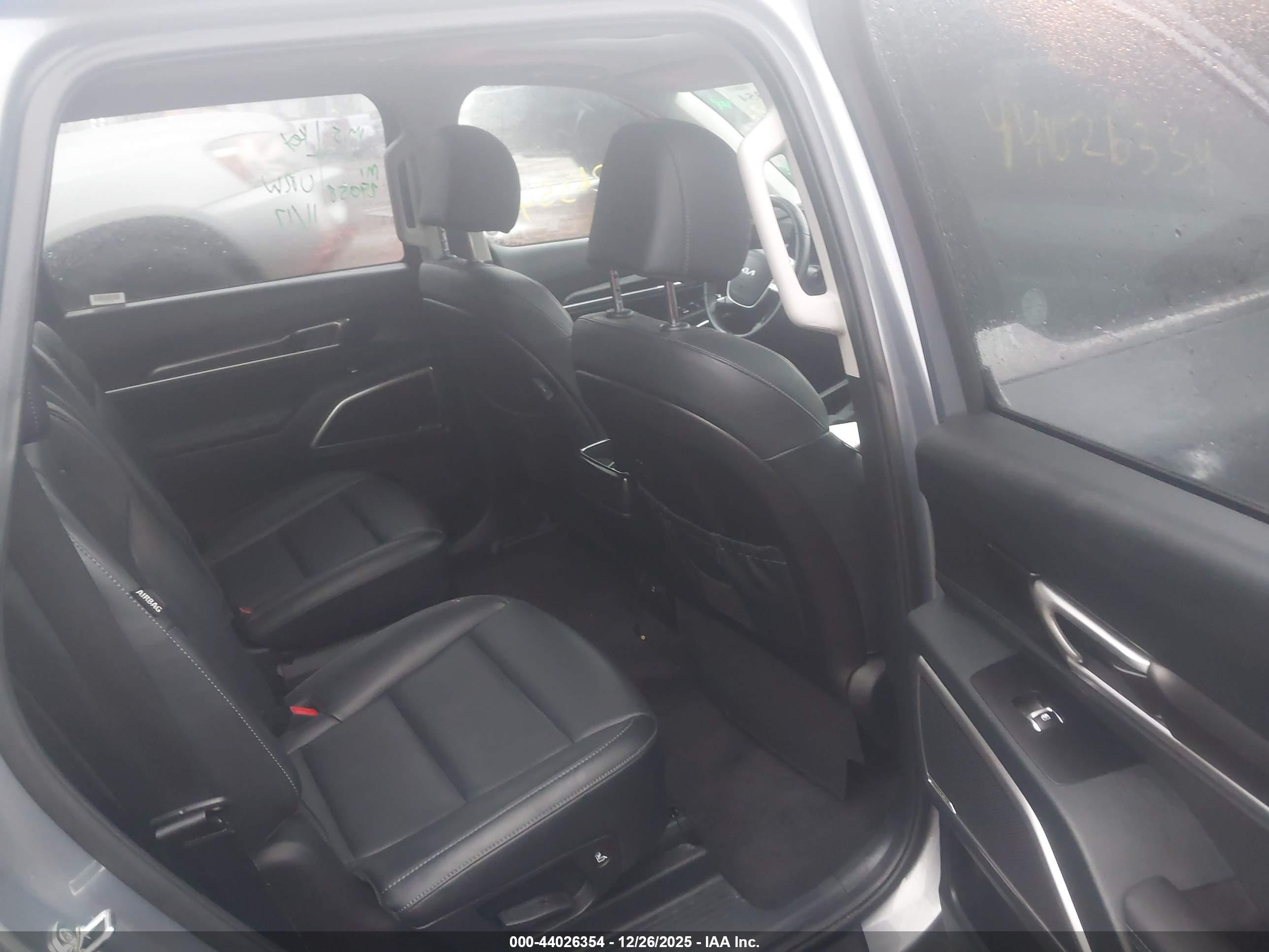 KIA TELLURIDE image 8