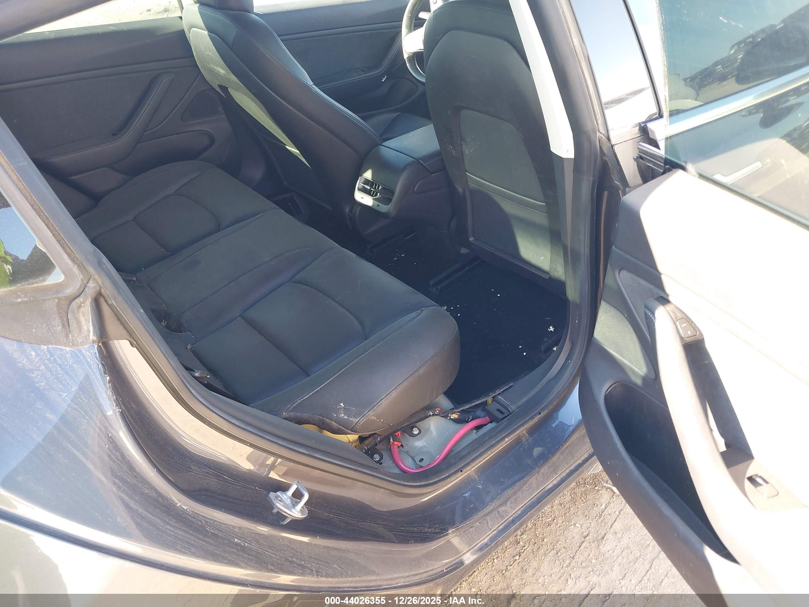 TESLA MODEL image 8