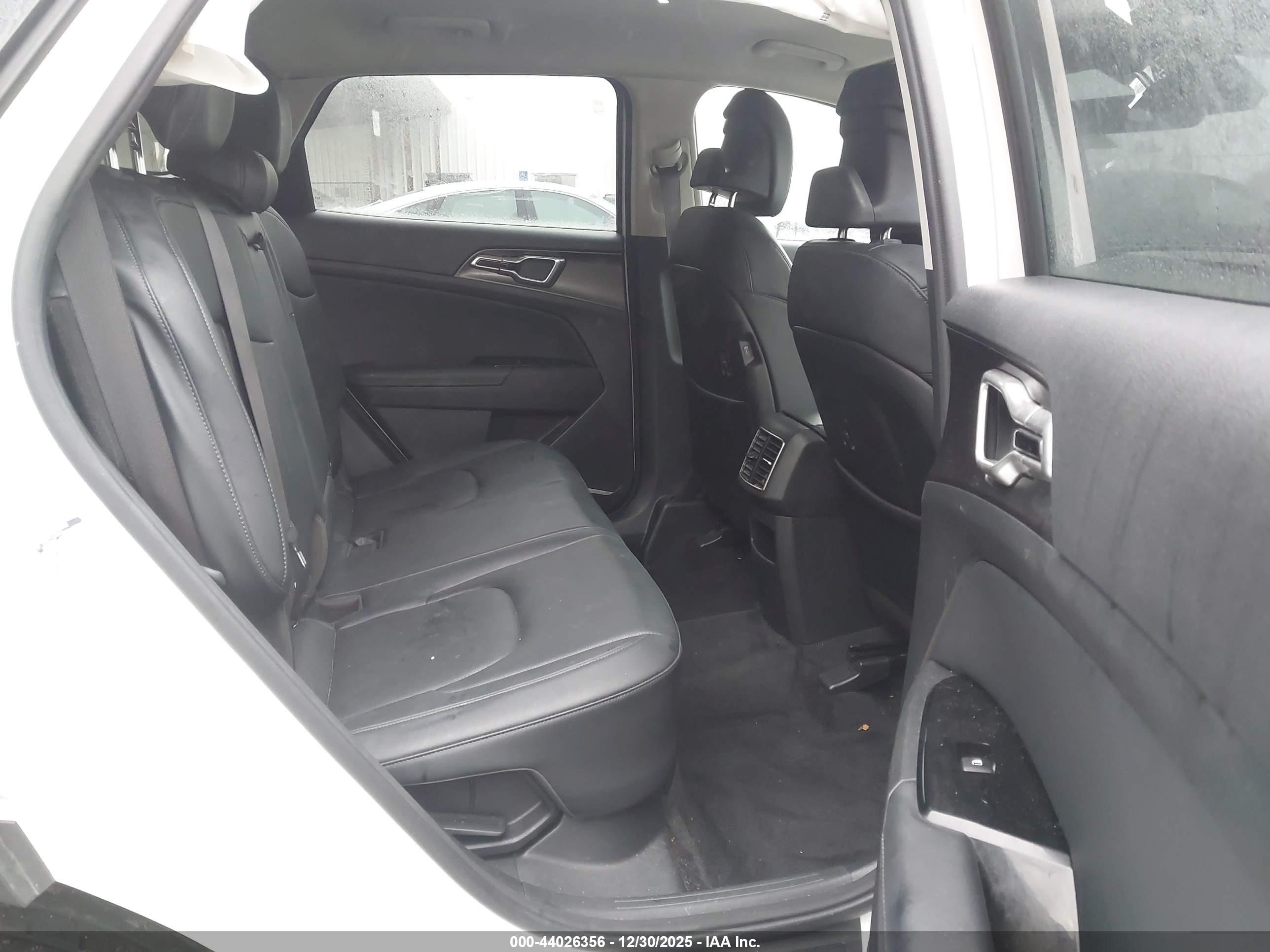 KIA SPORTAGE image 8