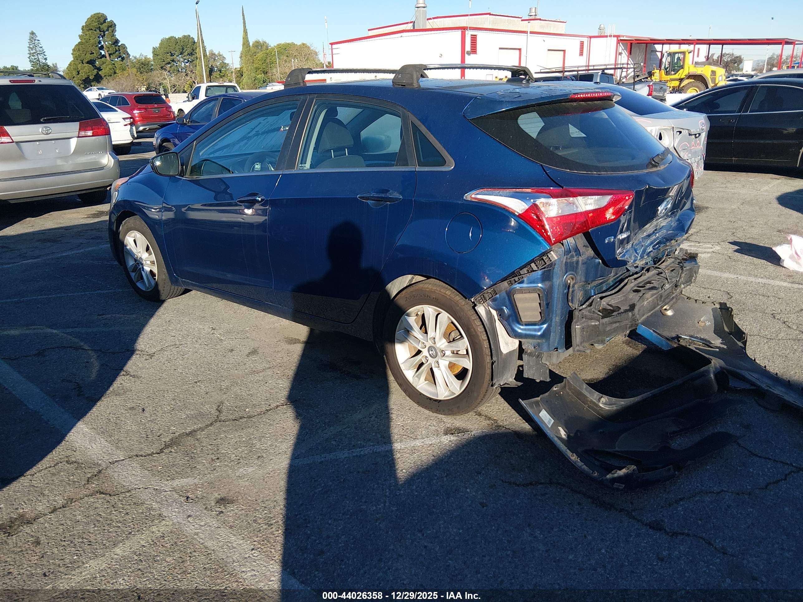 HYUNDAI ELANTRA image 3