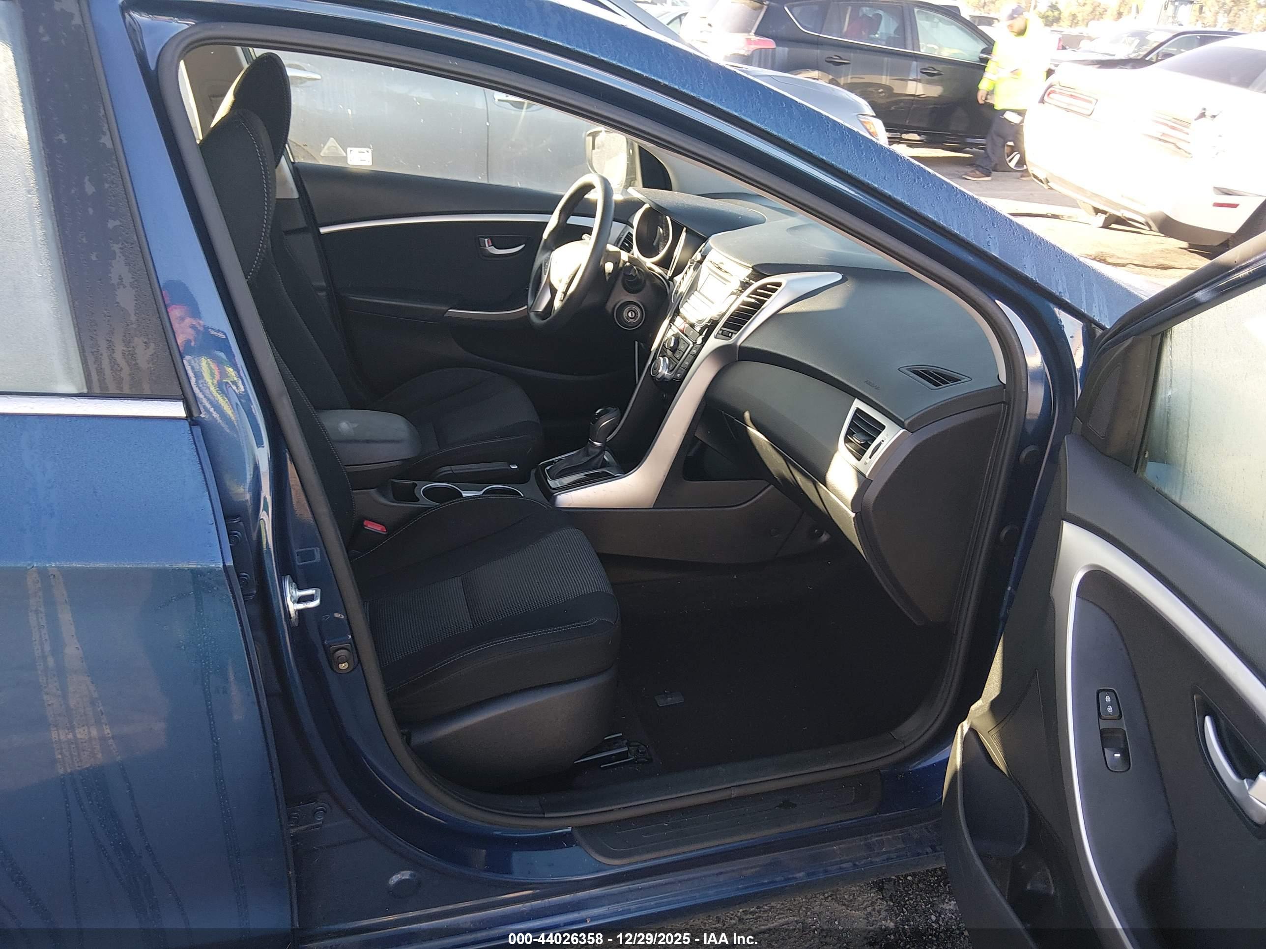 HYUNDAI ELANTRA image 5