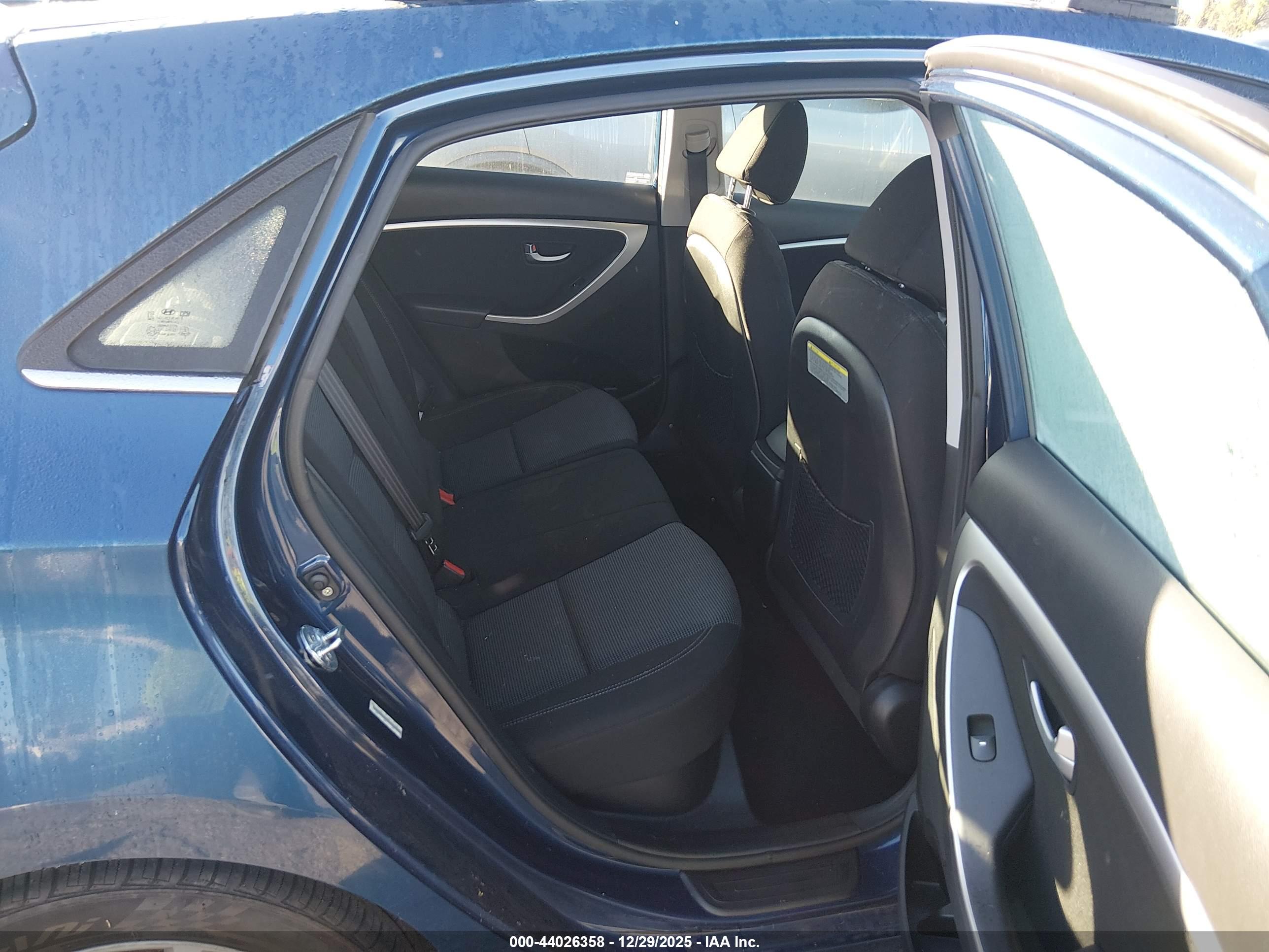 HYUNDAI ELANTRA image 8