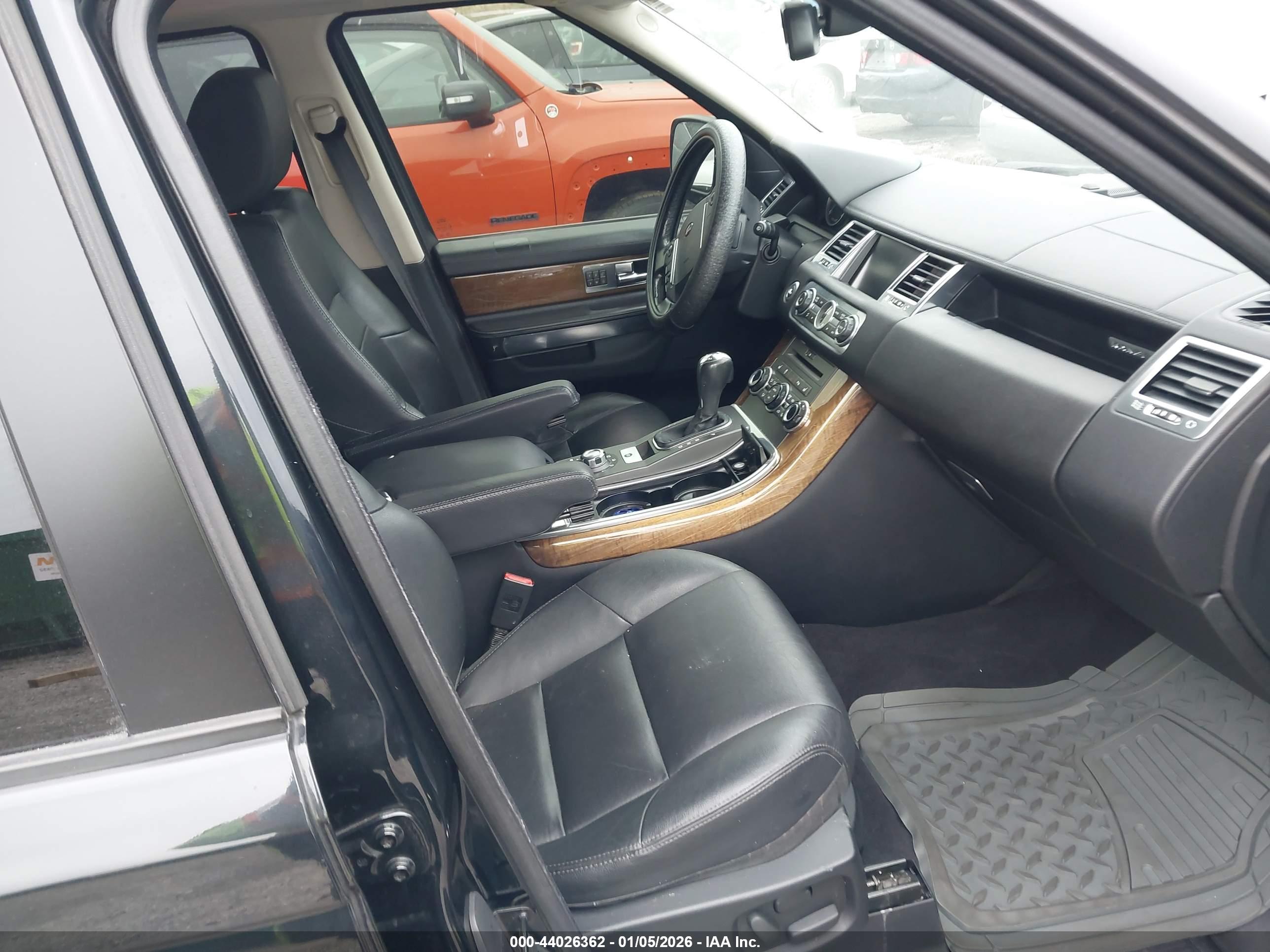 LAND ROVER image 5