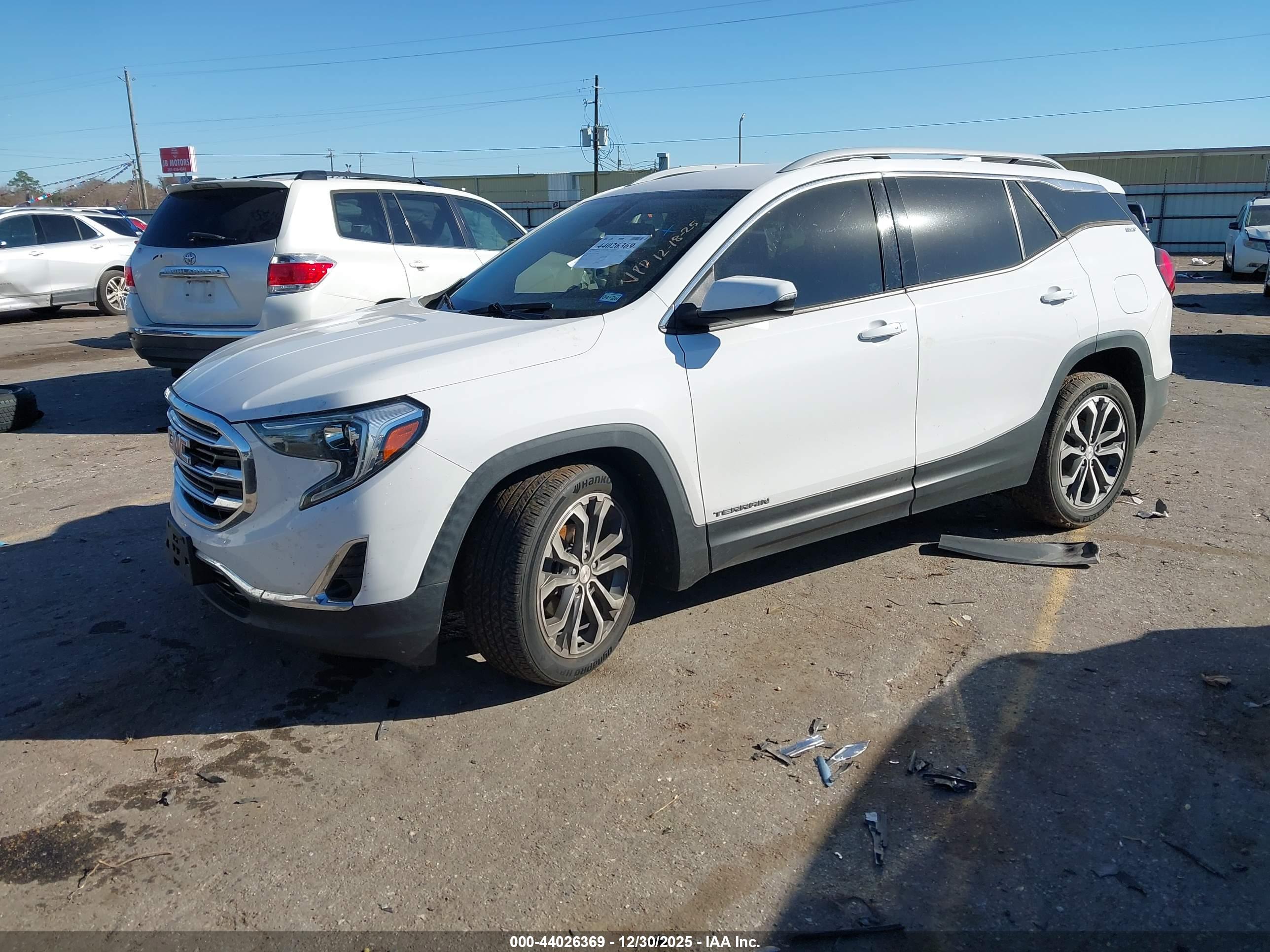 GMC TERRAIN image 2