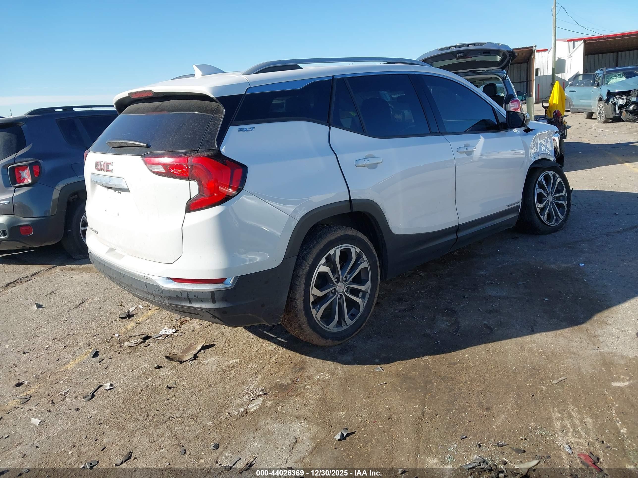 GMC TERRAIN image 4
