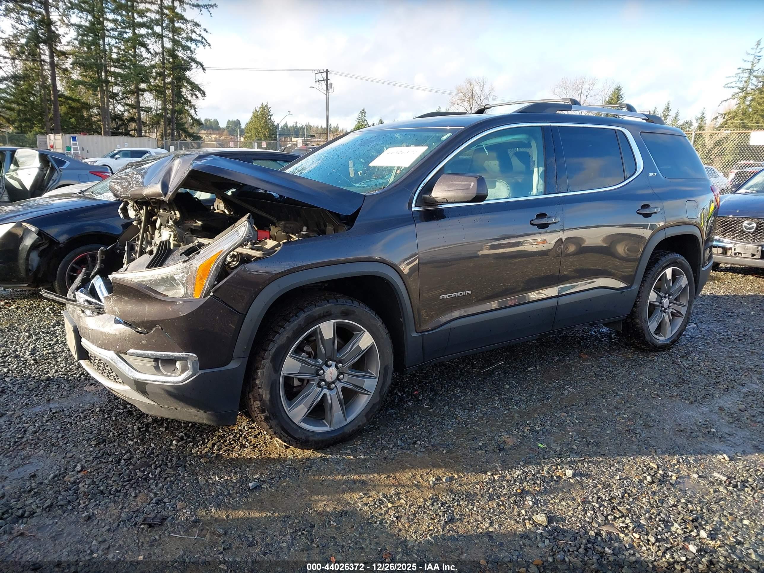 GMC ACADIA image 2