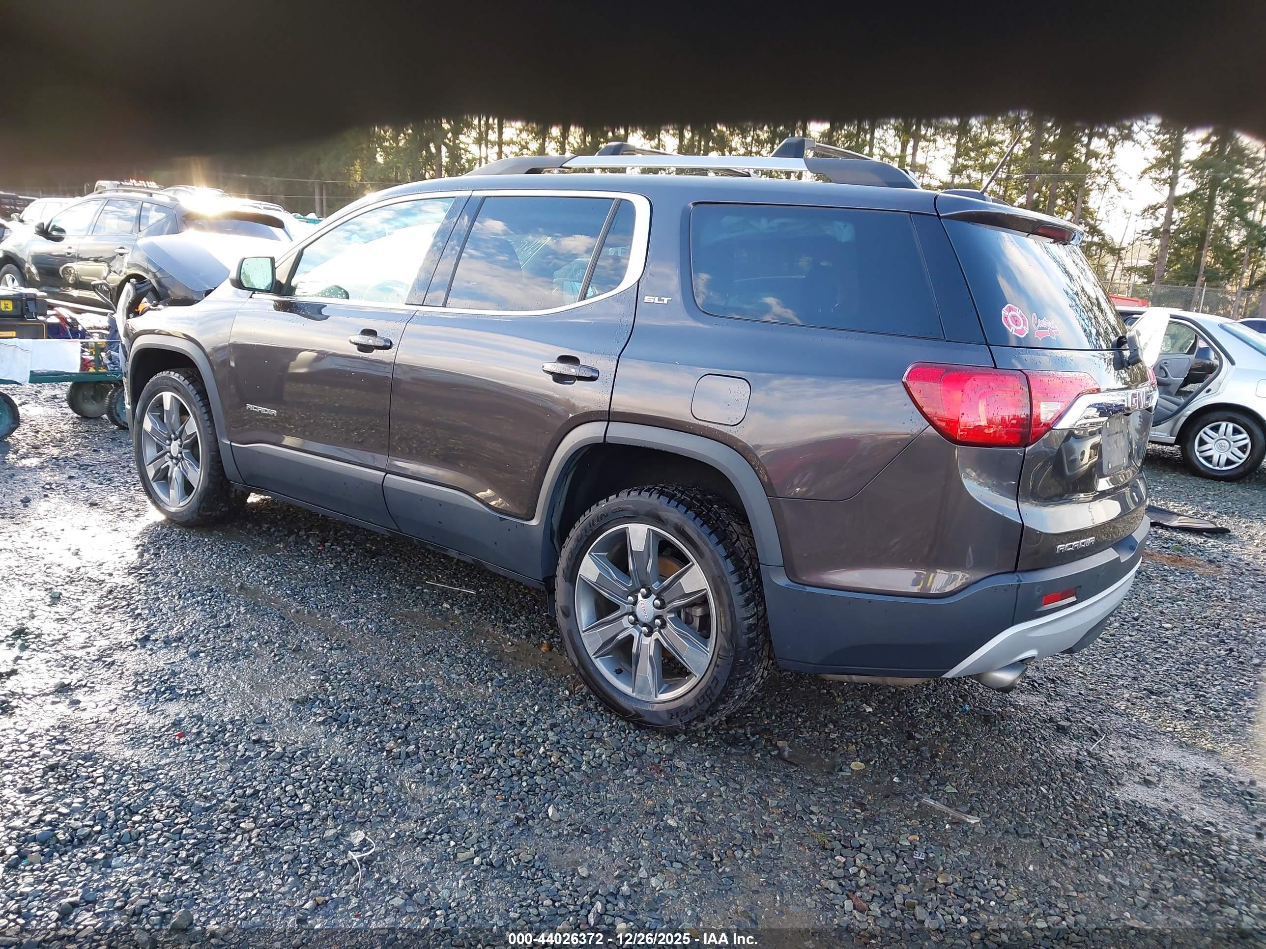 GMC ACADIA image 3