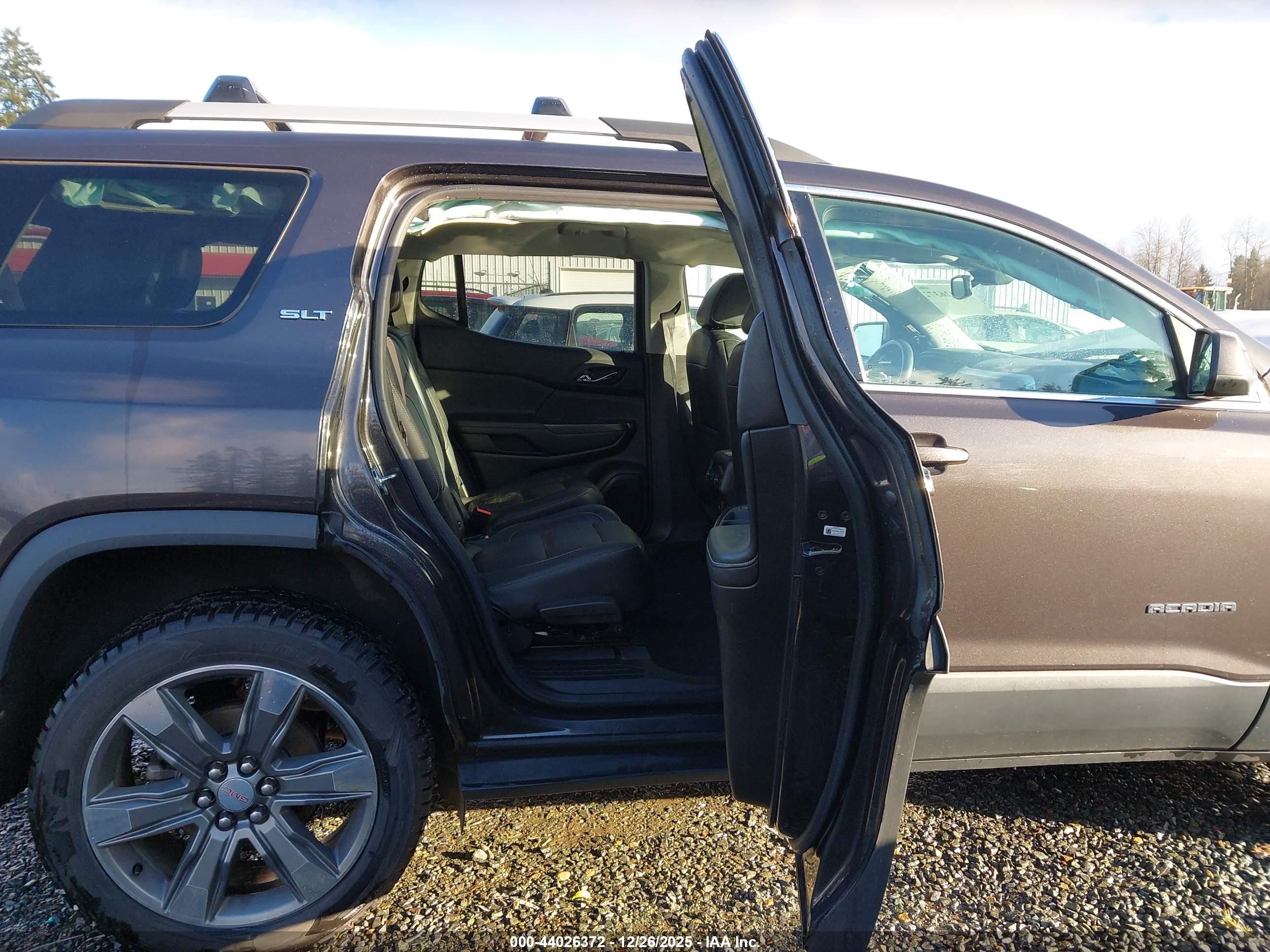 GMC ACADIA image 8