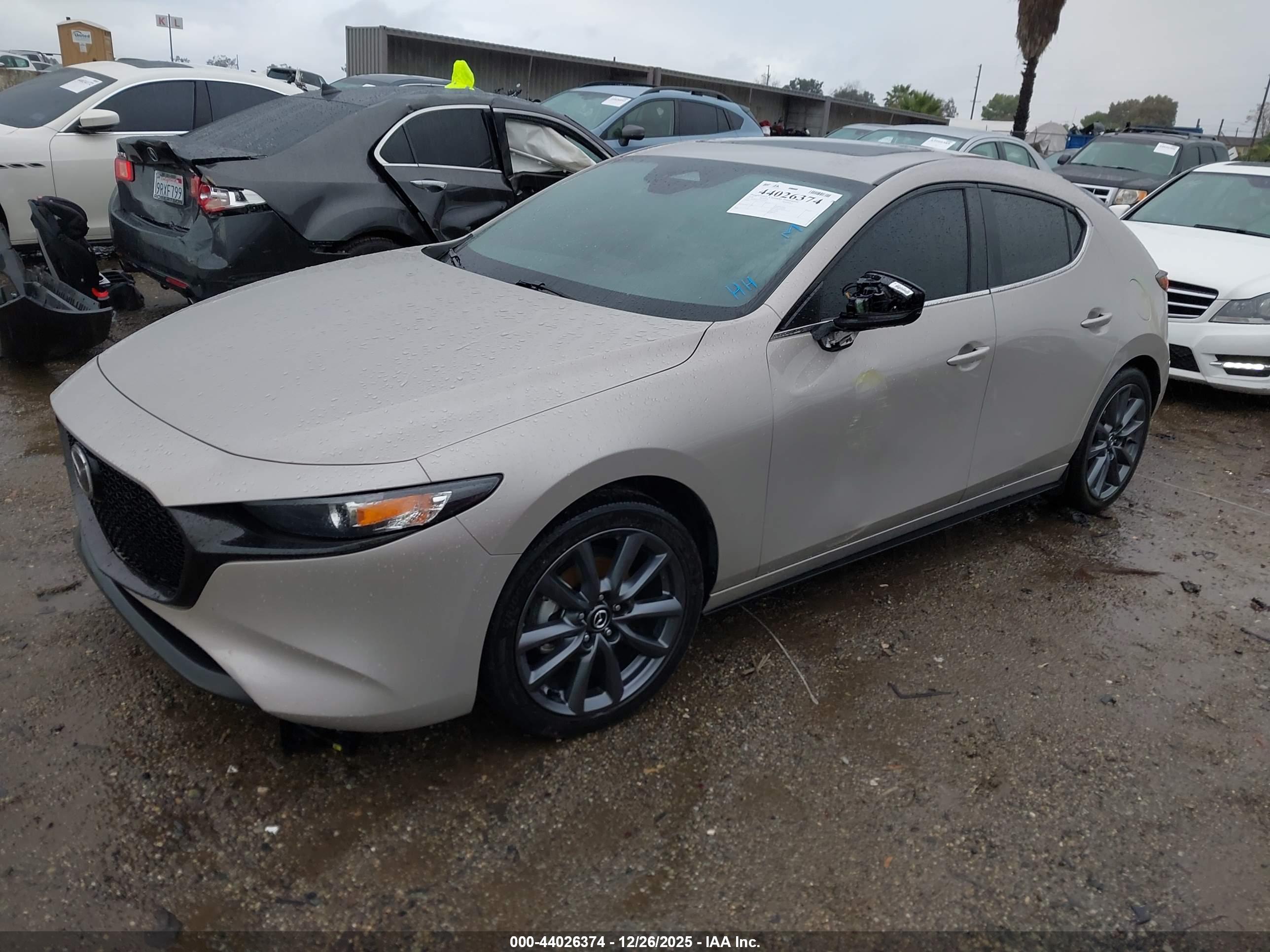 MAZDA MAZDA3 image 2