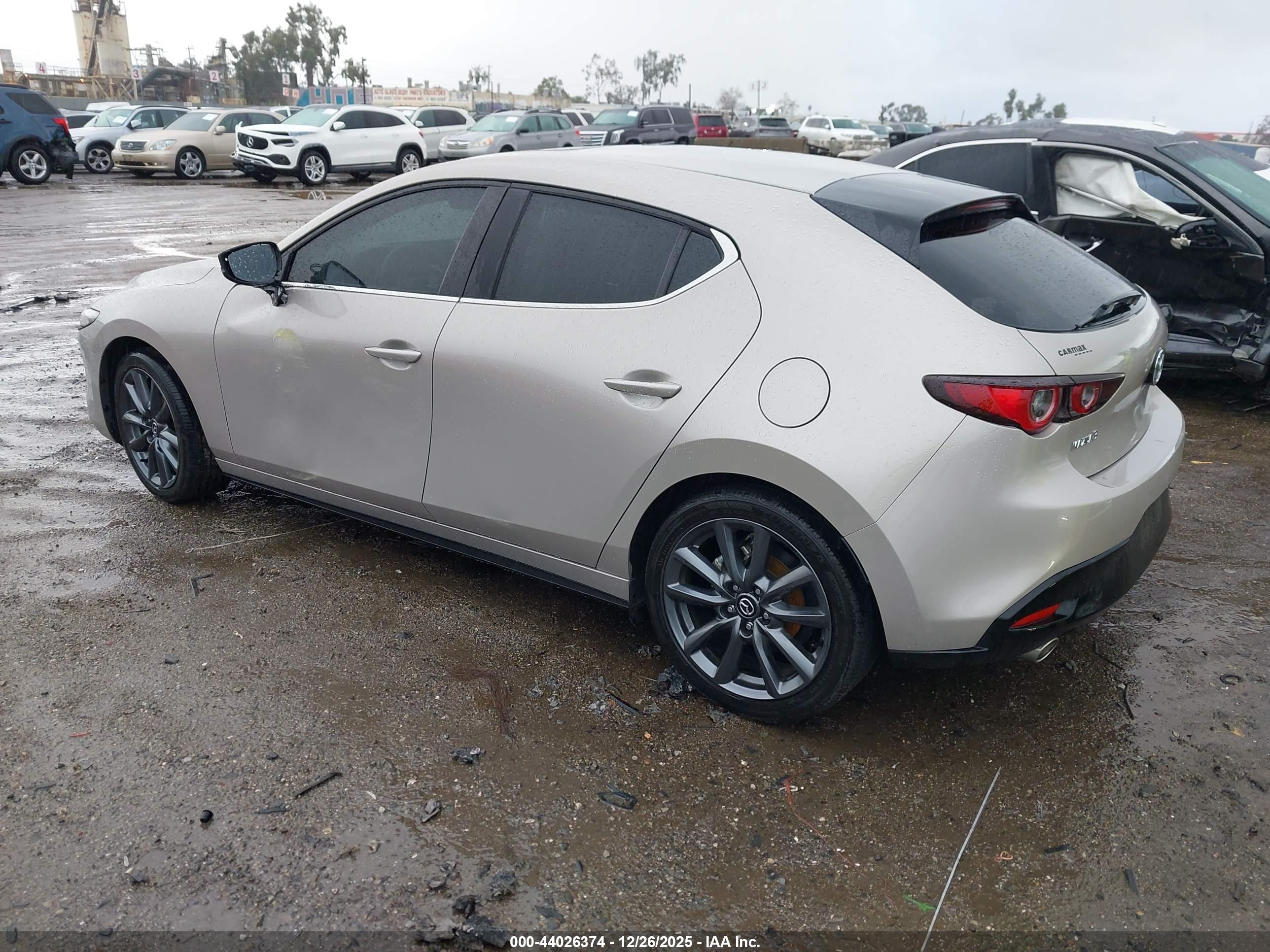 MAZDA MAZDA3 image 3