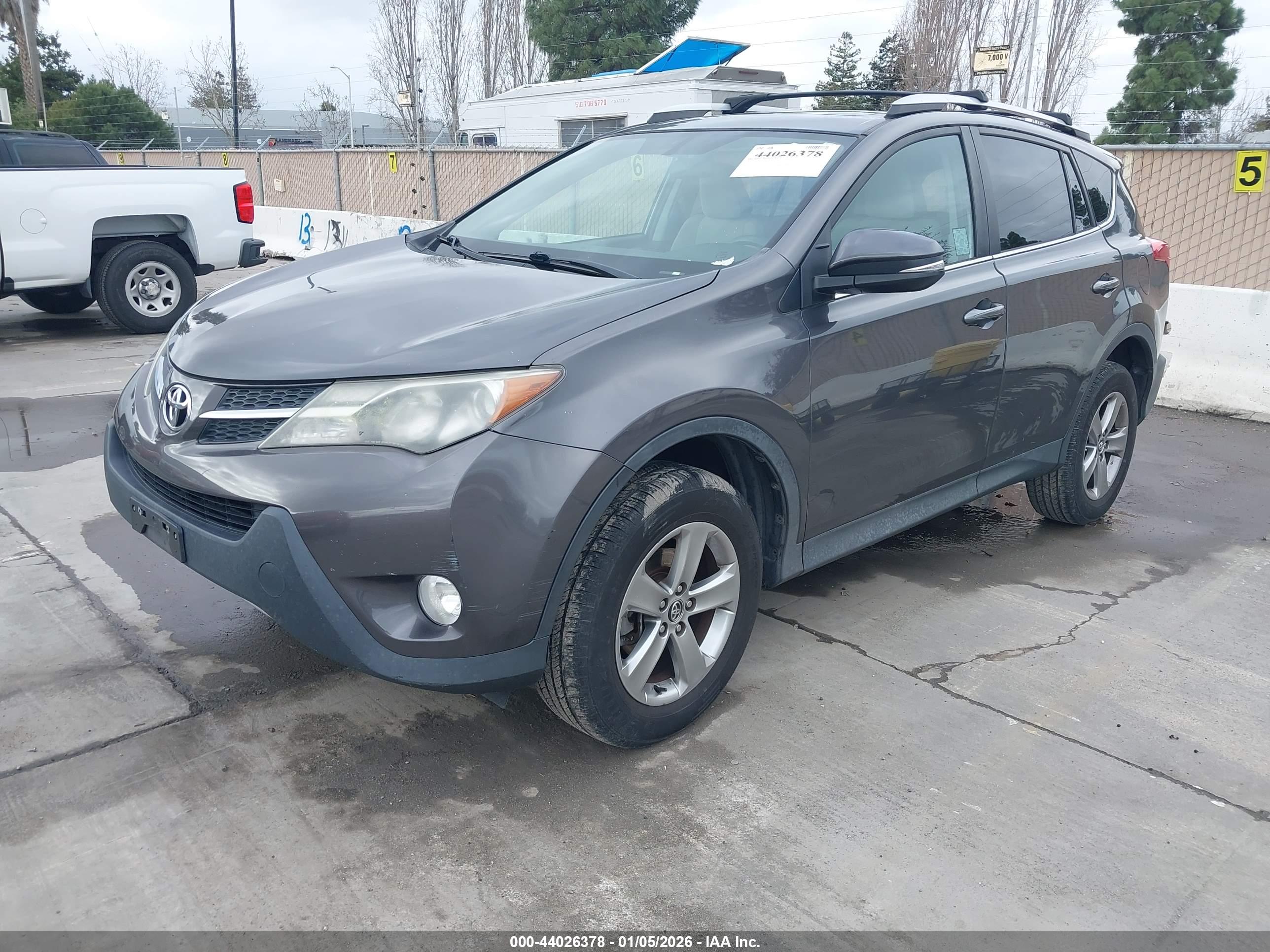 TOYOTA RAV4 image 2