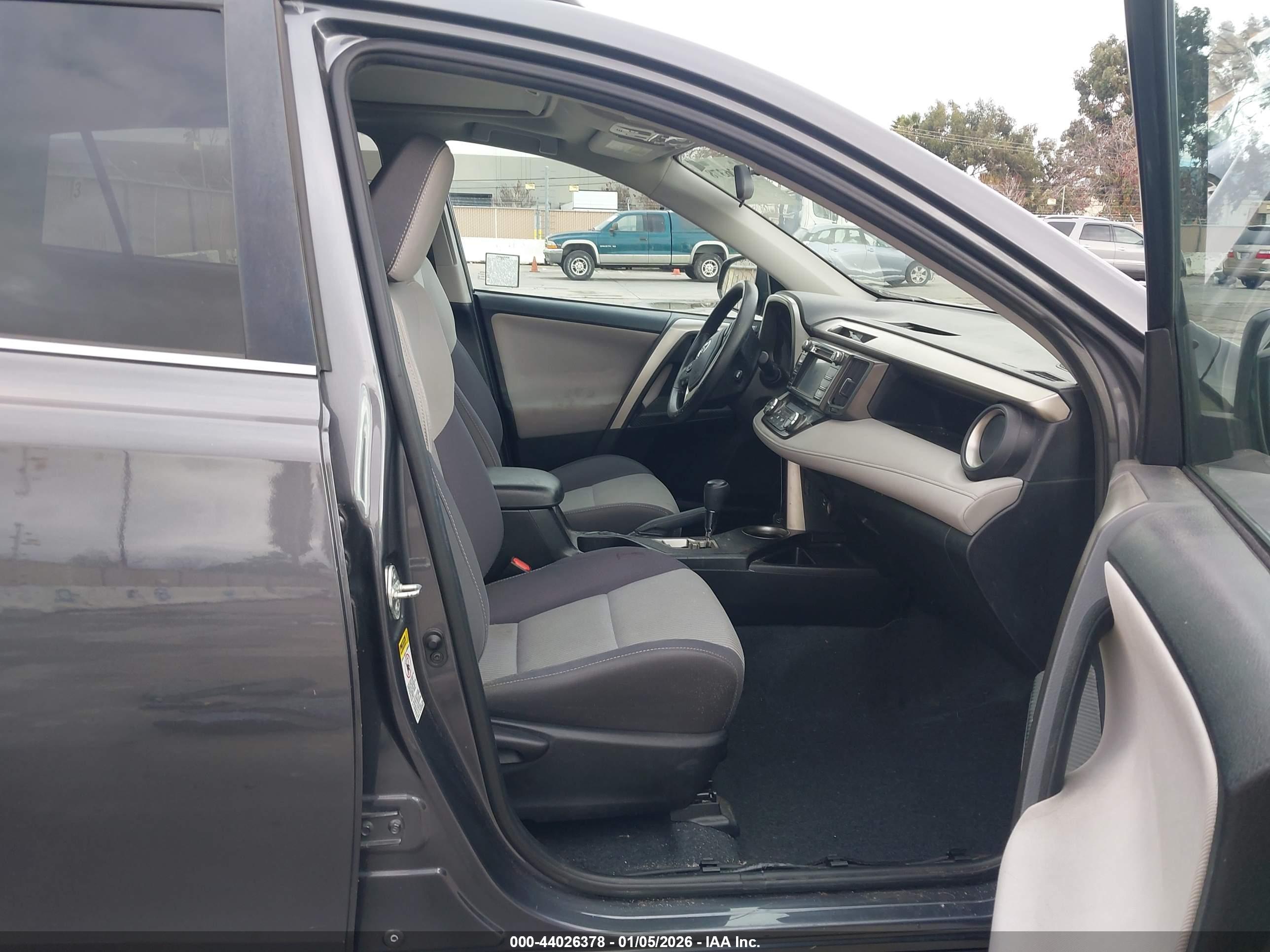 TOYOTA RAV4 image 5
