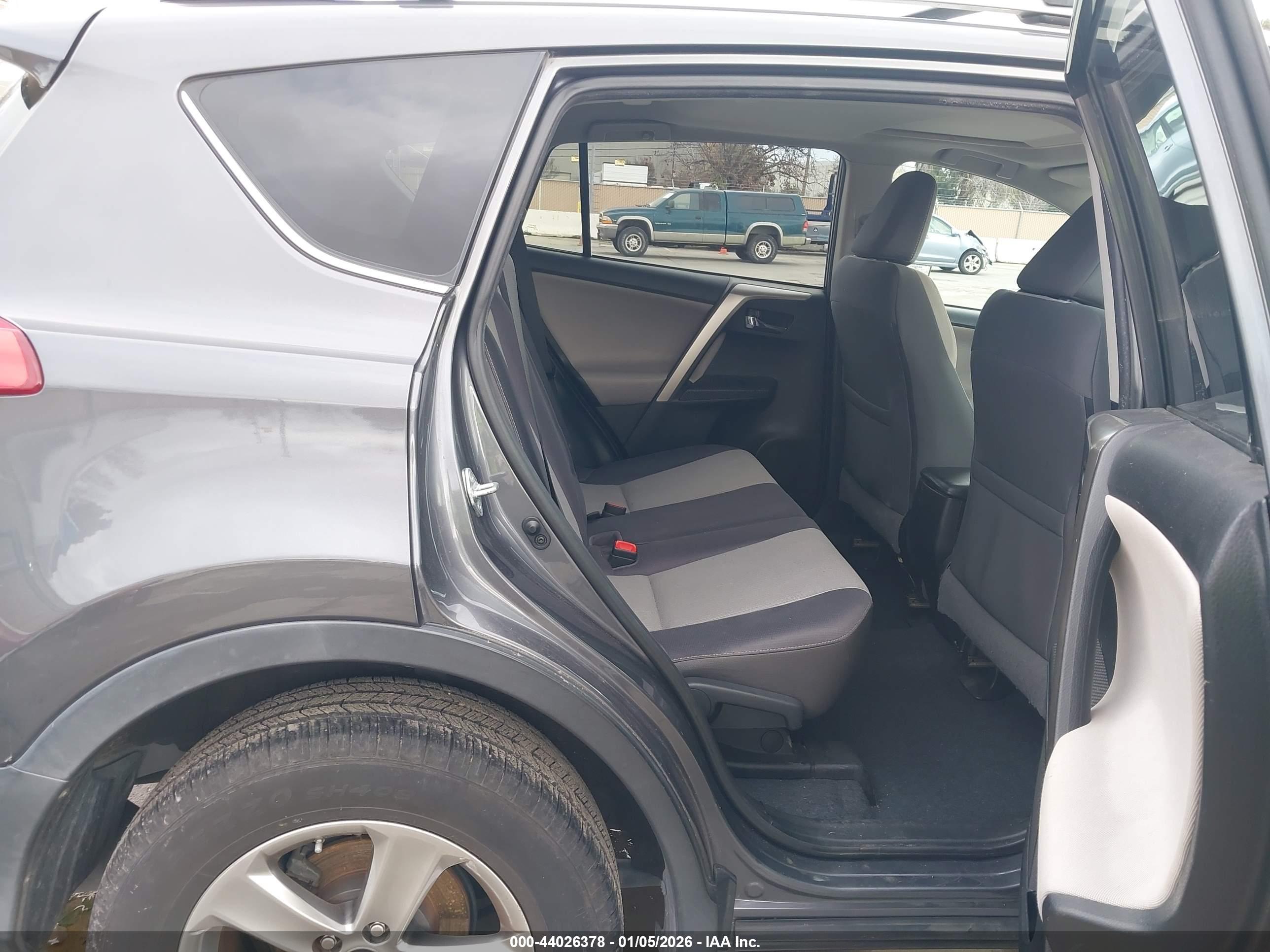 TOYOTA RAV4 image 8