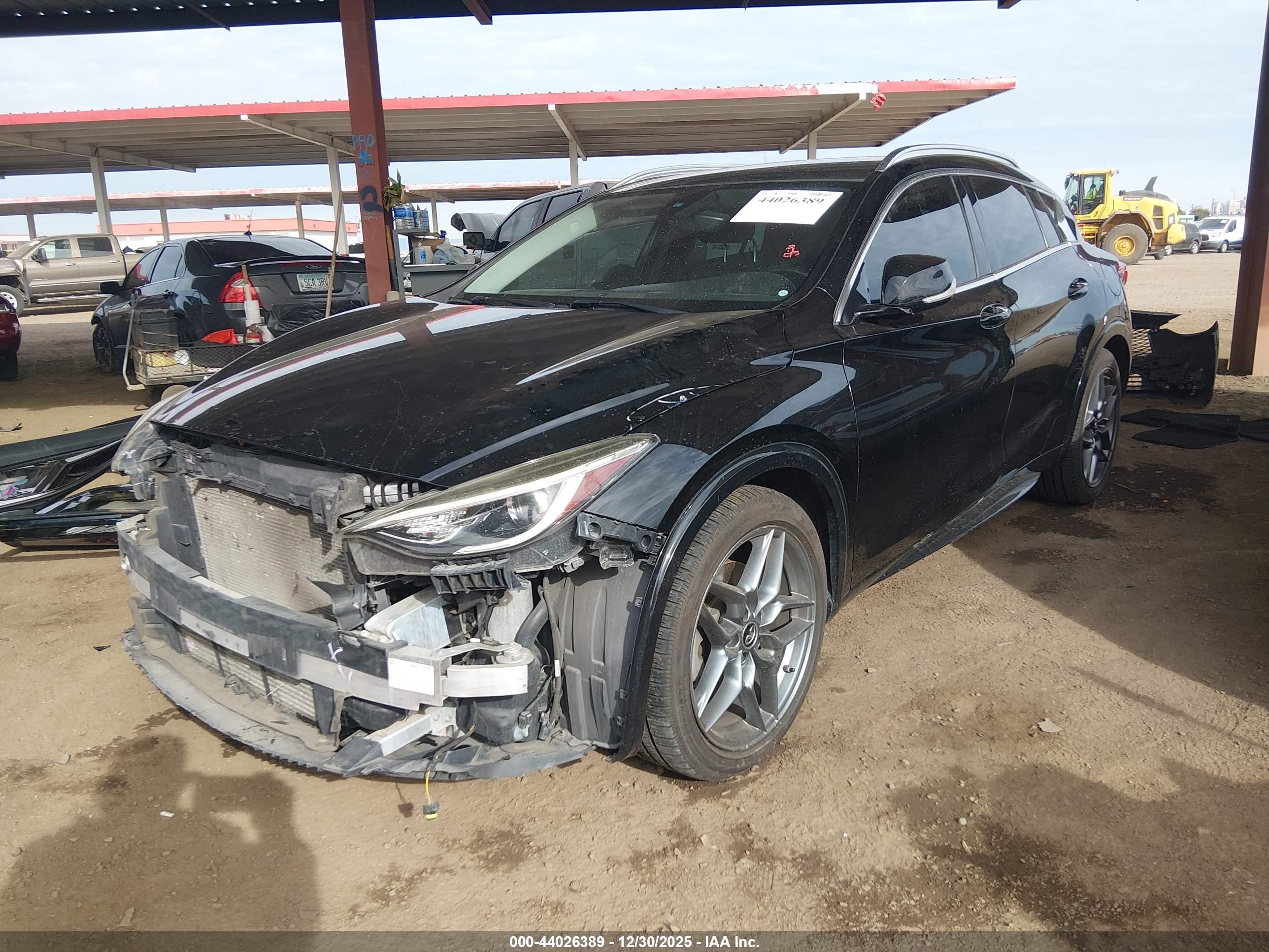 INFINITI QX30 image 2