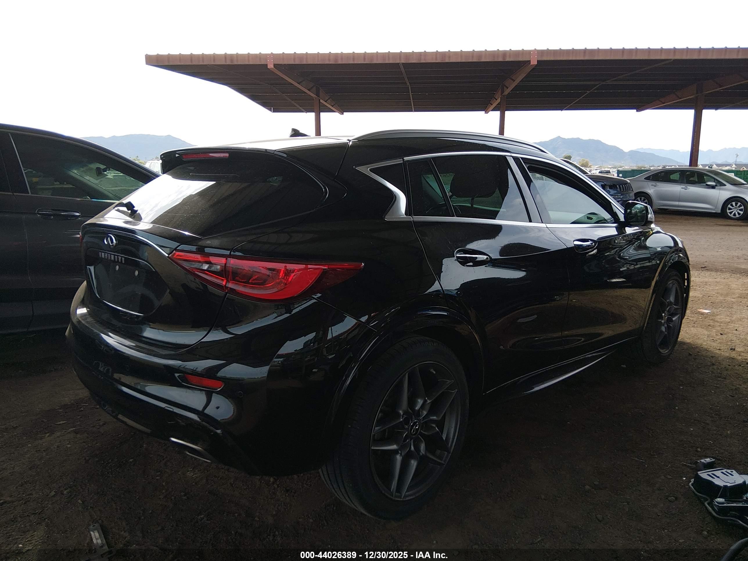 INFINITI QX30 image 4