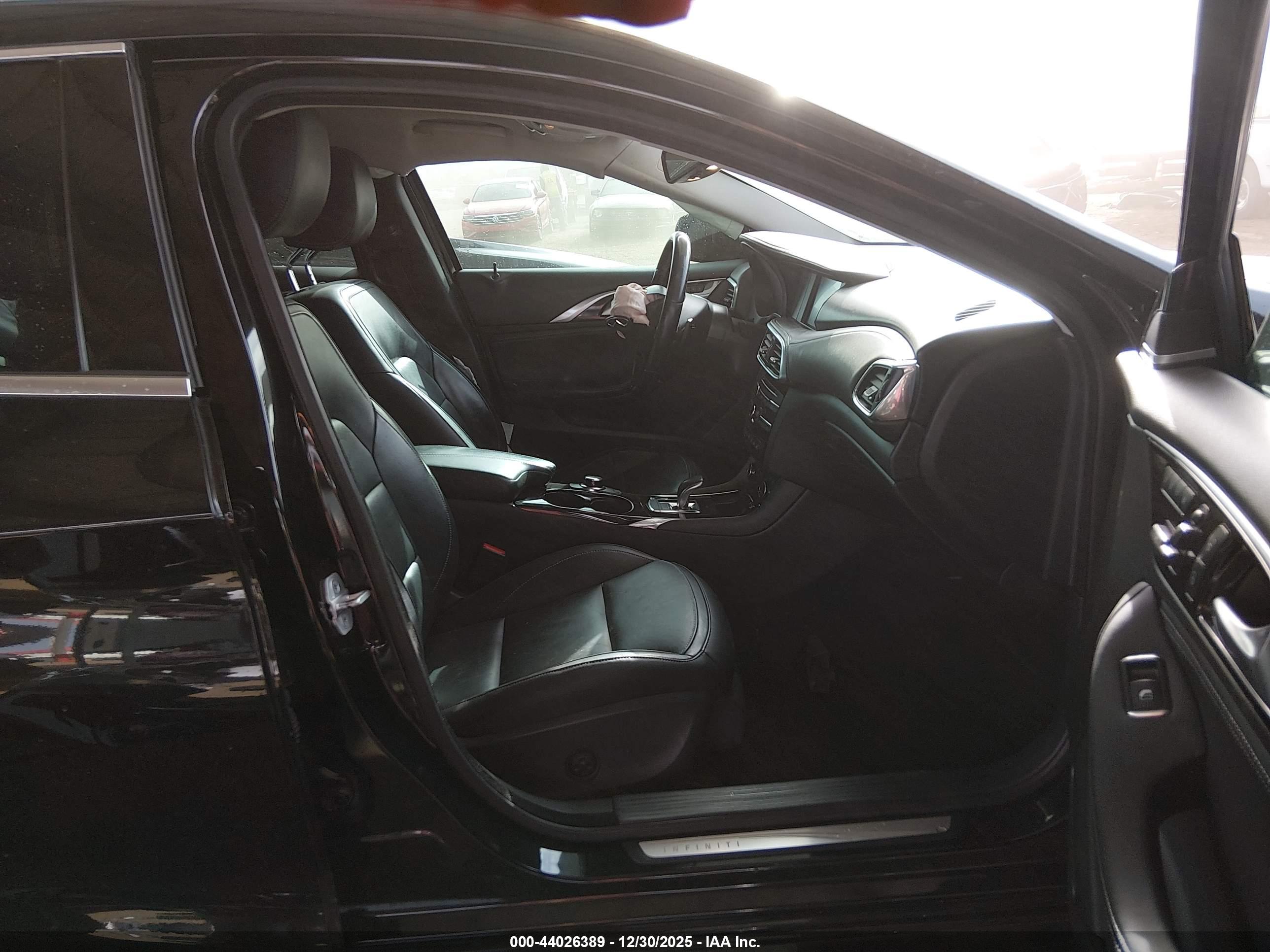 INFINITI QX30 image 5