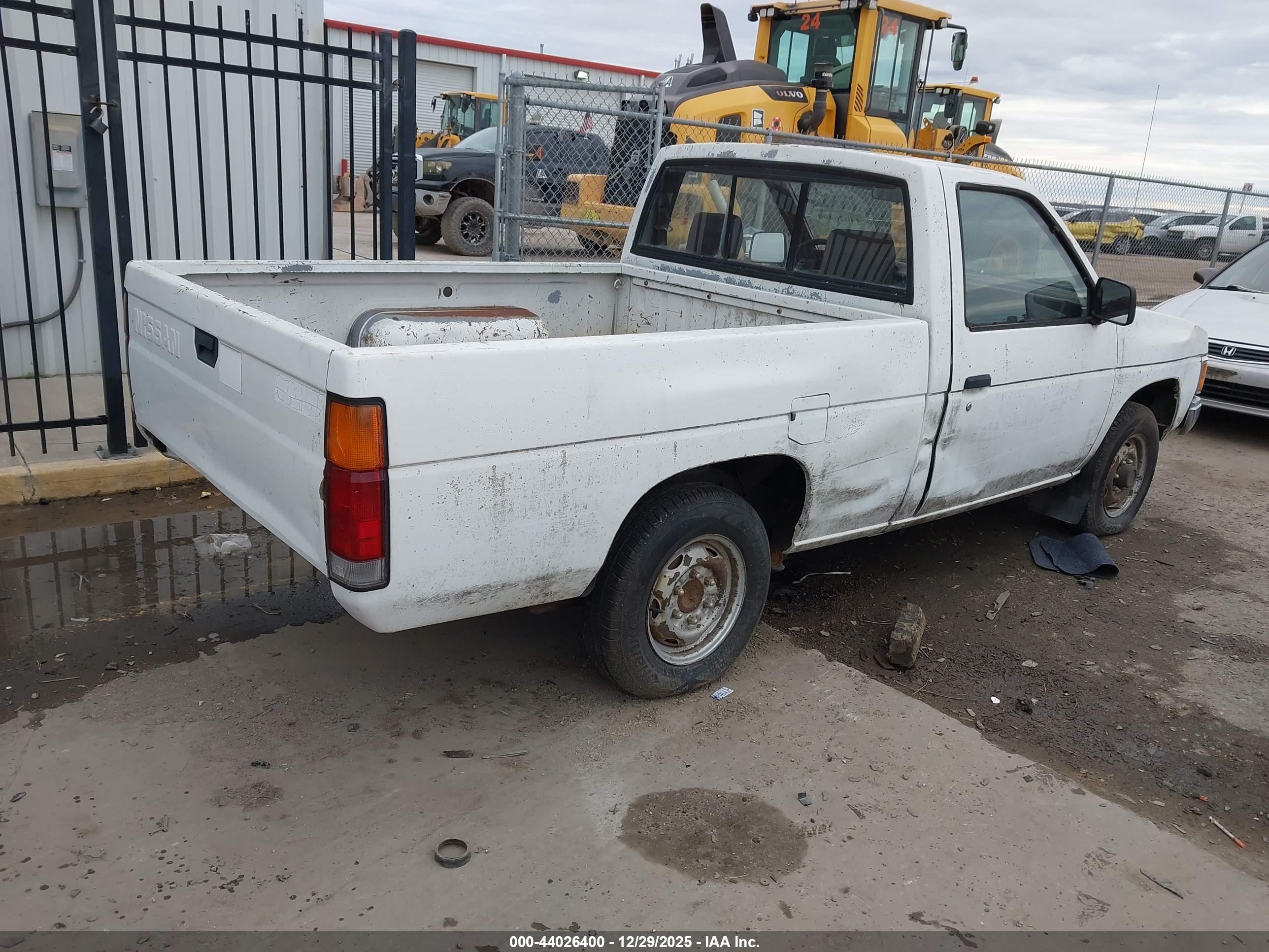 NISSAN TRUCK image 4