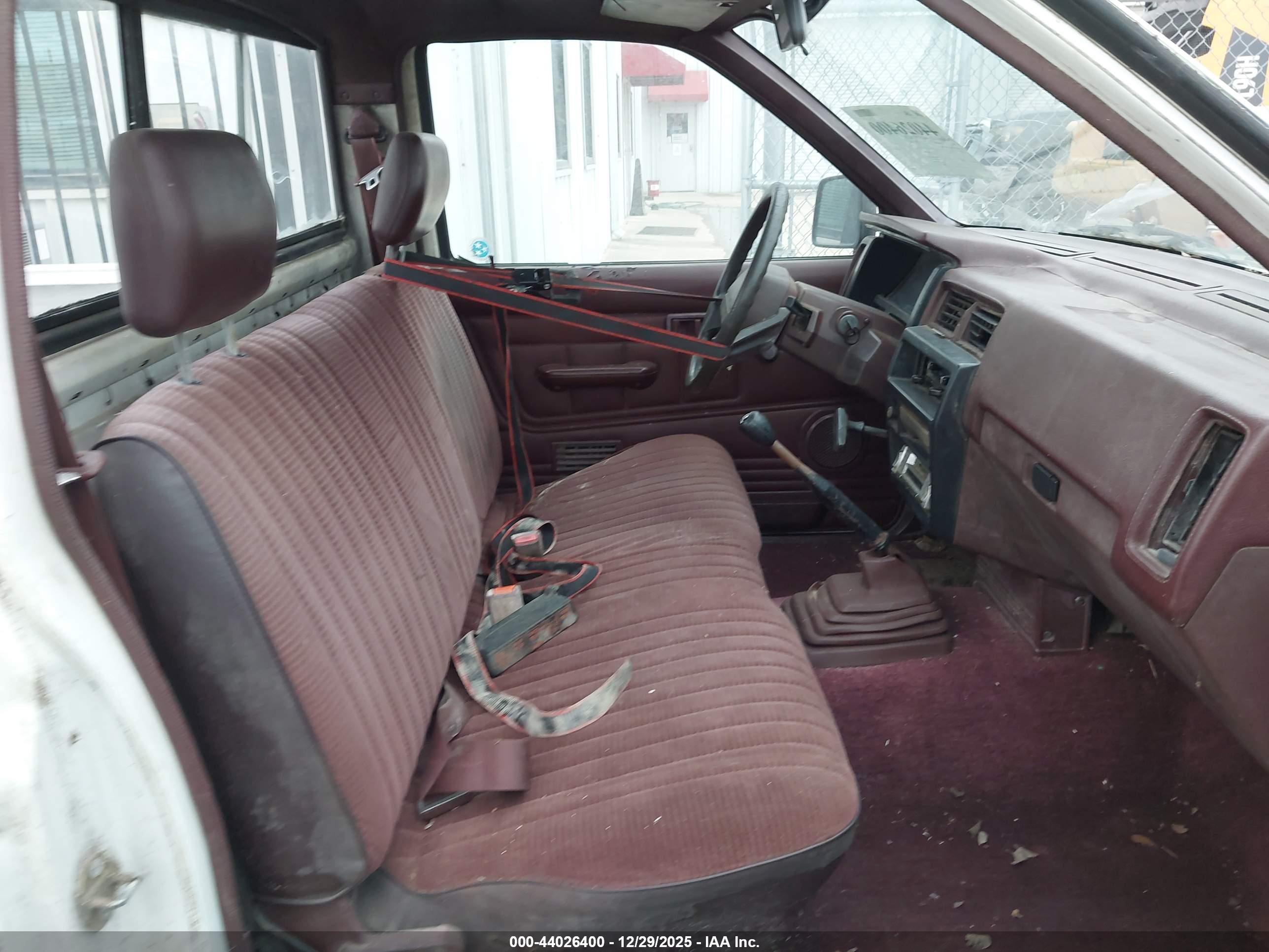 NISSAN TRUCK image 5