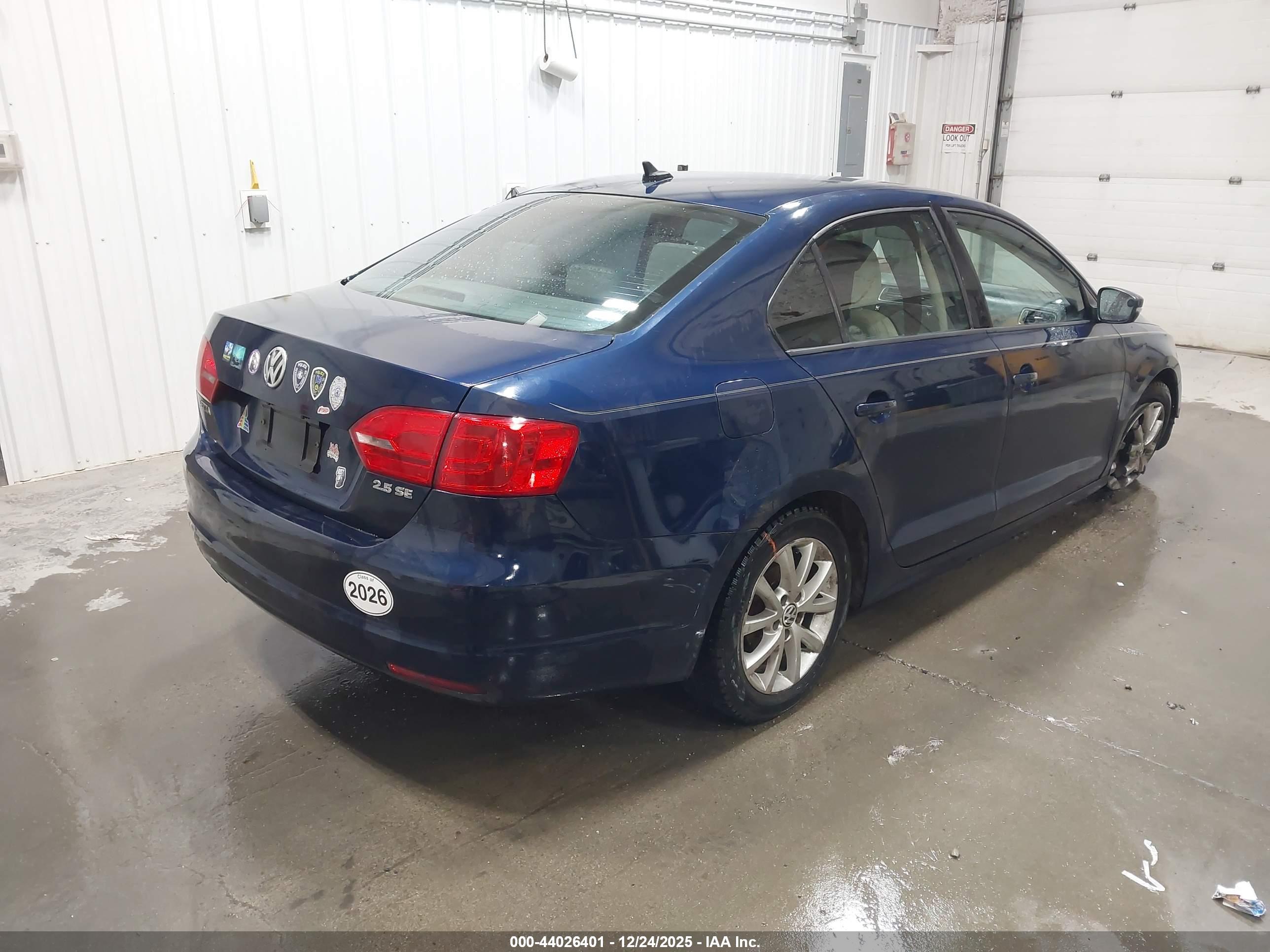 VOLKSWAGEN JETTA image 4