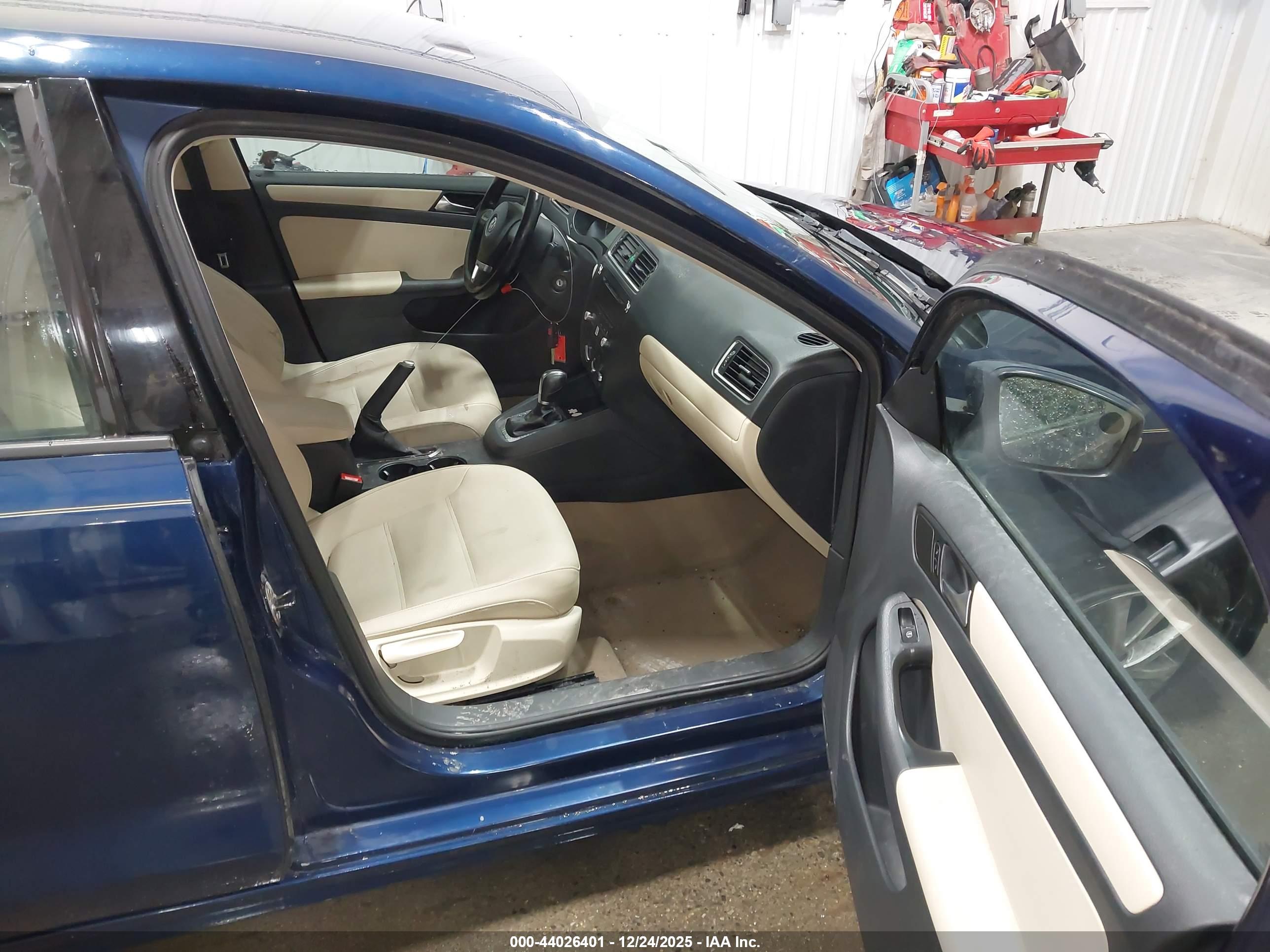 VOLKSWAGEN JETTA image 5